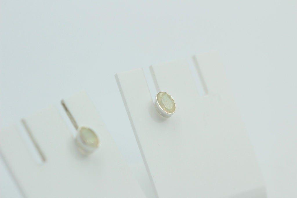 Edler 0,4 Carat Äthiopischer Opal Ohrstecker 925 Silber Welo Opal aus Äfrika
