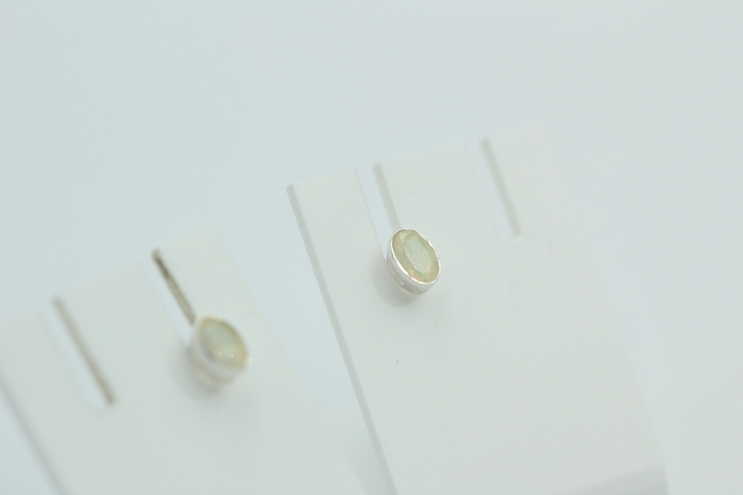 Edler 0,4 Carat Äthiopischer Opal Ohrstecker 925 Silber Welo Opal aus Äfrika