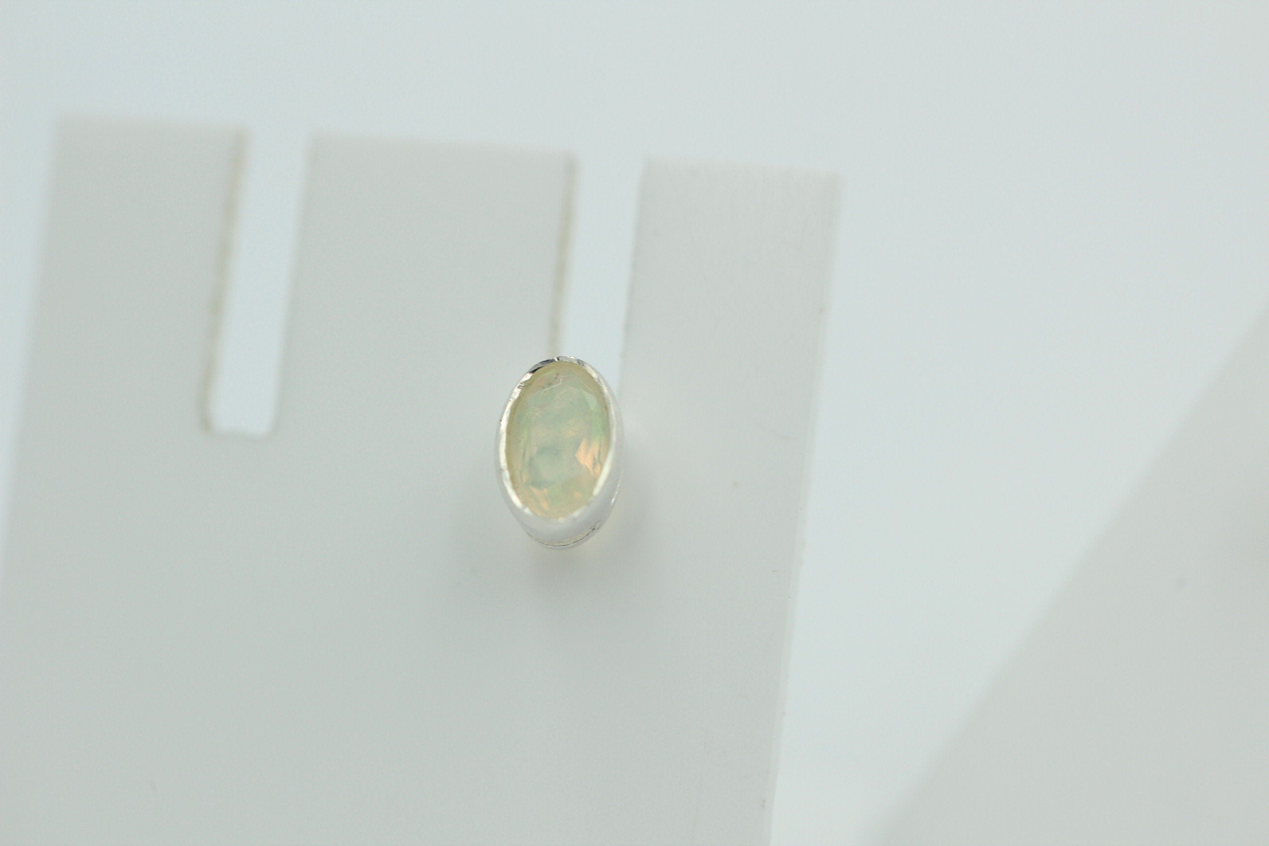 Edler 0,4 Carat Äthiopischer Opal Ohrstecker 925 Silber Welo Opal aus Äfrika