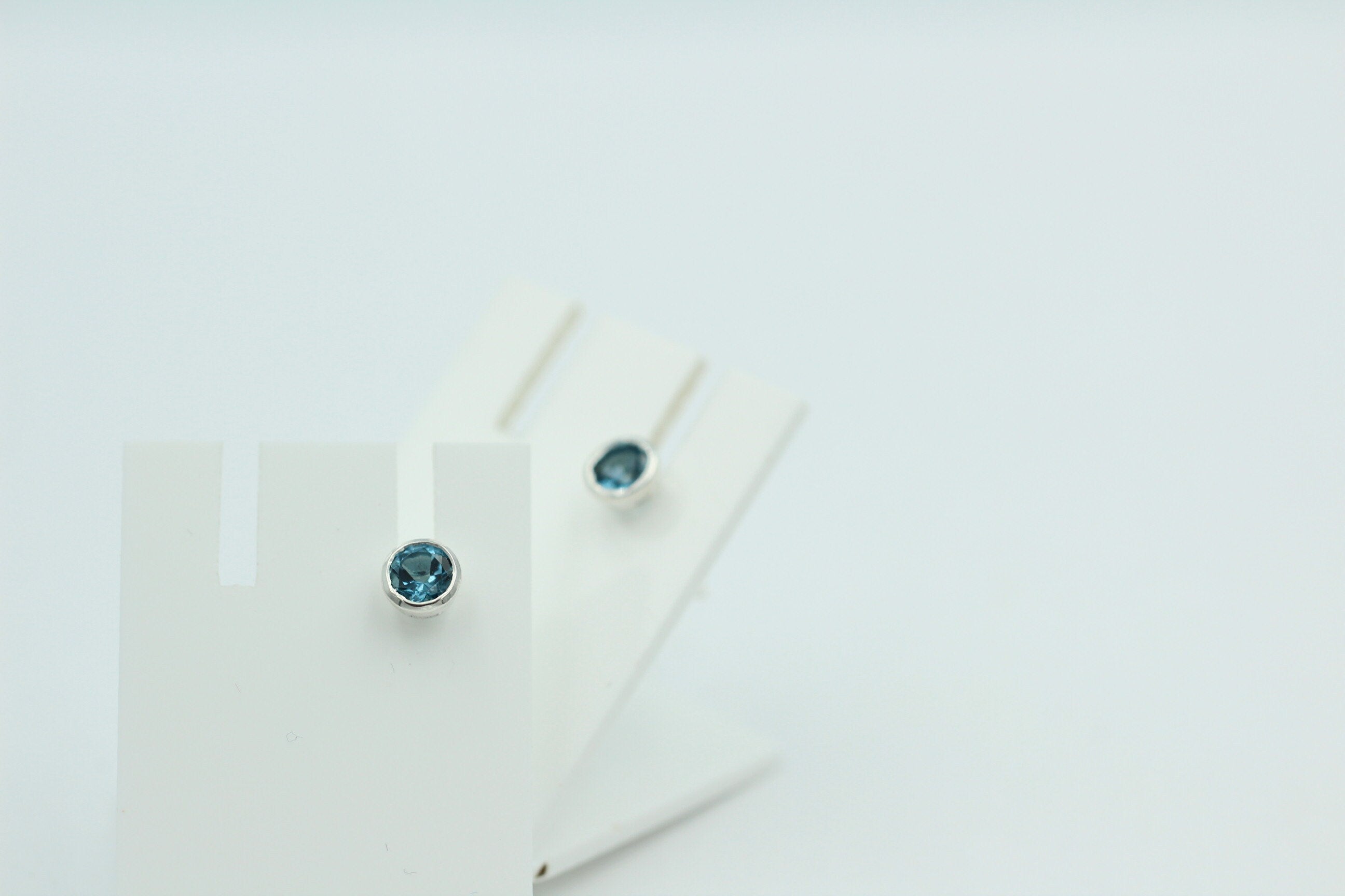 0,52 seltener 0,48 Carat Londonblauer Topas Ohrstecker 925 Silber Topasschmuck