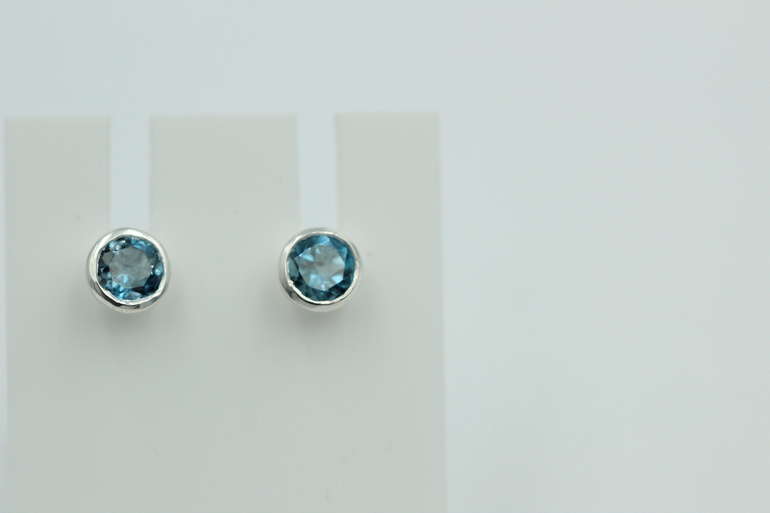 0,52 seltener 0,48 Carat Londonblauer Topas Ohrstecker 925 Silber Topasschmuck