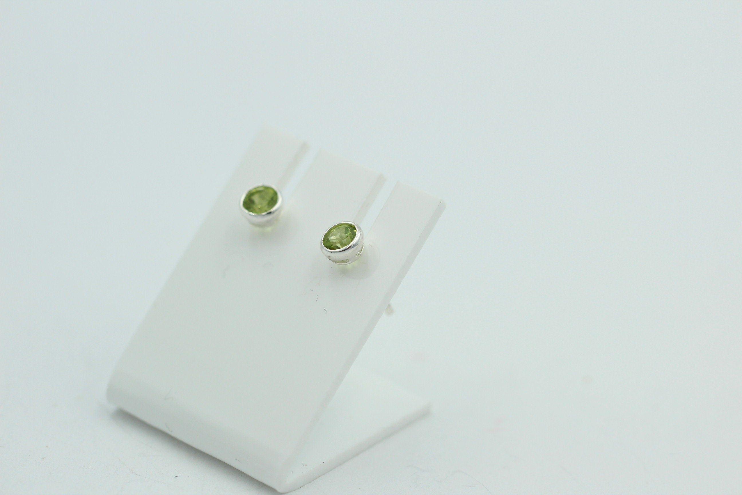 0,48 Carat Peridot Ohrstecker 925 Silber Olivin Peridot Ohrstecker