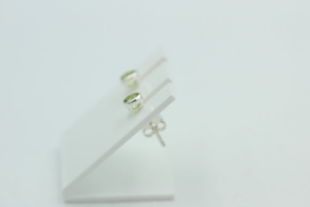 0,48 Carat Peridot Ohrstecker 925 Silber Olivin Peridot Ohrstecker