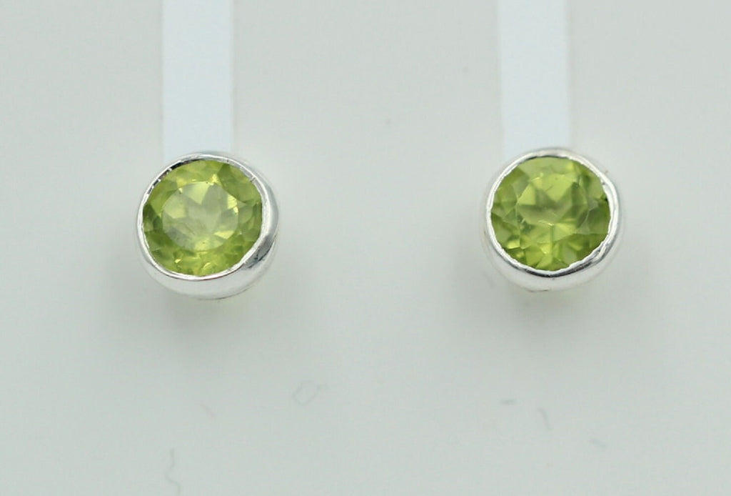 0,48 Carat Peridot Ohrstecker 925 Silber Olivin Peridot Ohrstecker