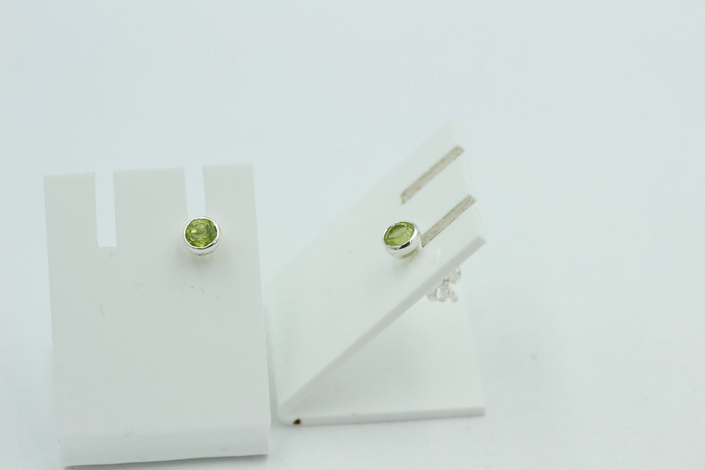 0,48 Carat Peridot Ohrstecker 925 Silber Olivin Peridot Ohrstecker