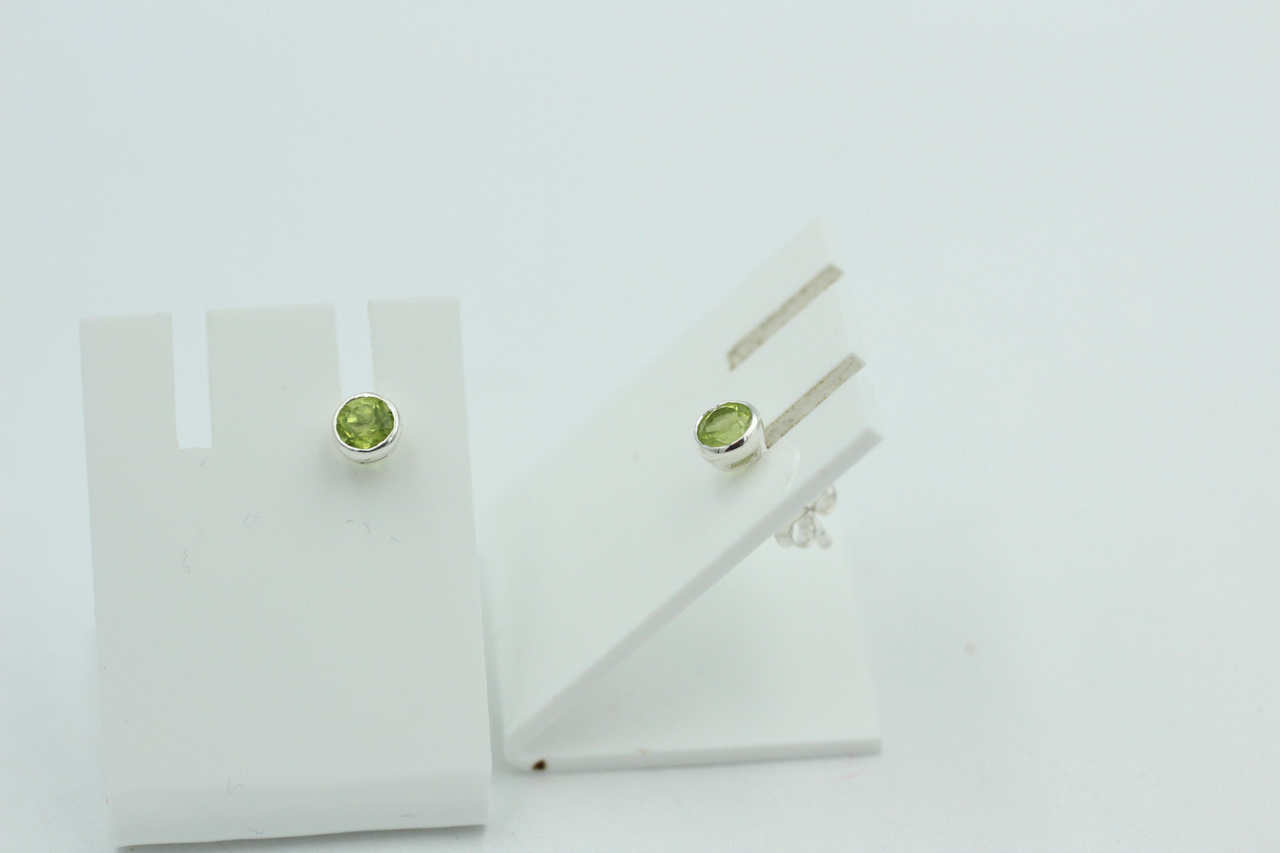 0,48 Carat Peridot Ohrstecker 925 Silber Olivin Peridot Ohrstecker