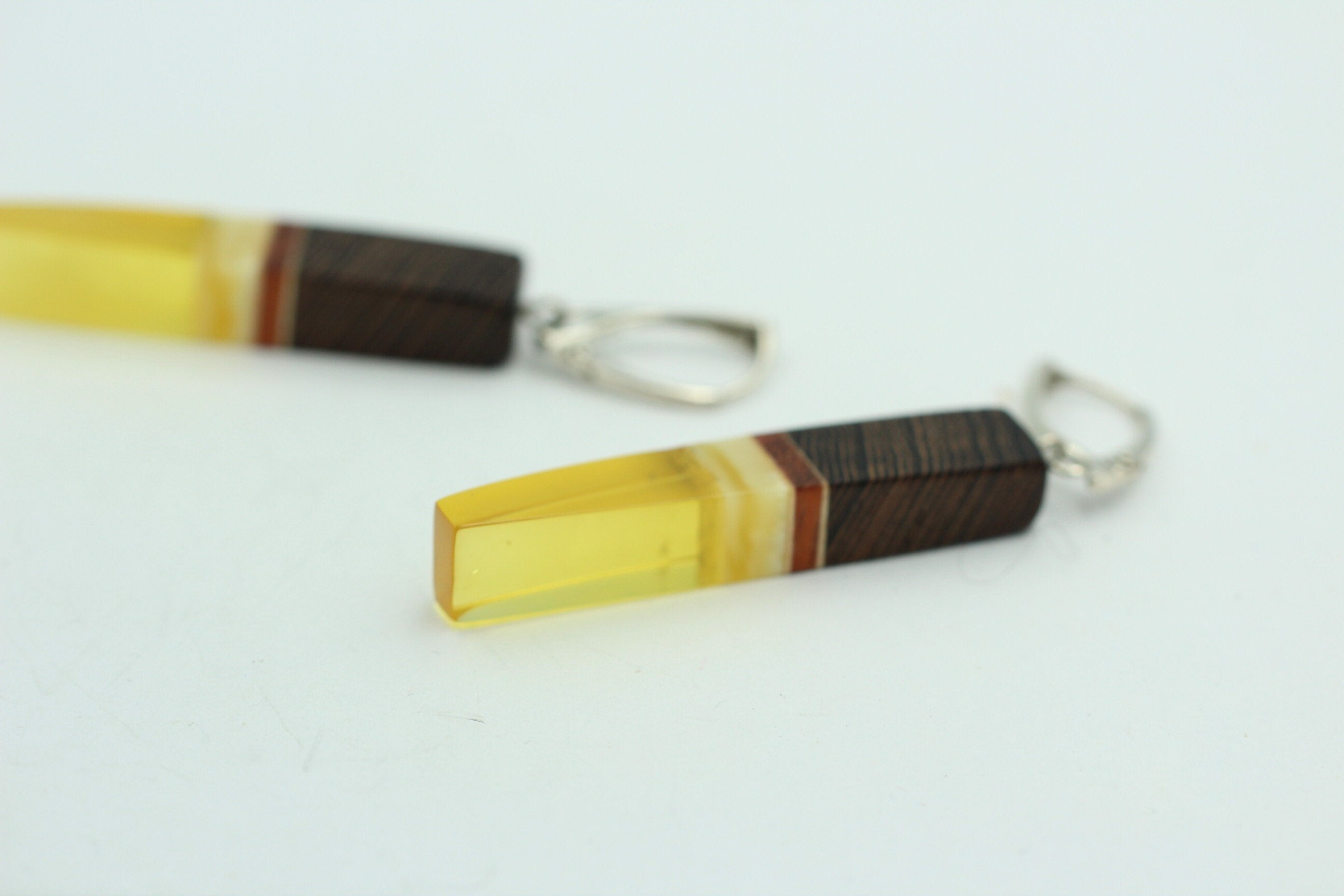 Design Bernsteinohrhänger mit seltenem Wenge Holz 925 Silber Bernstein mit Wenge