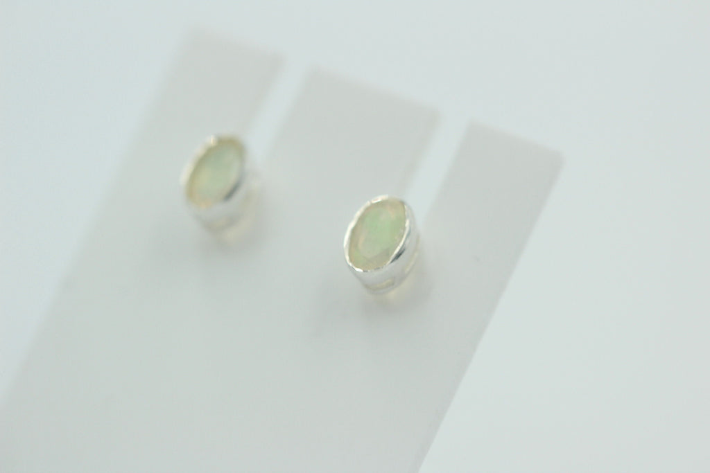 Edler 0,4 Carat Äthiopischer Opal Ohrstecker 925 Silber Welo Opal aus Äfrika