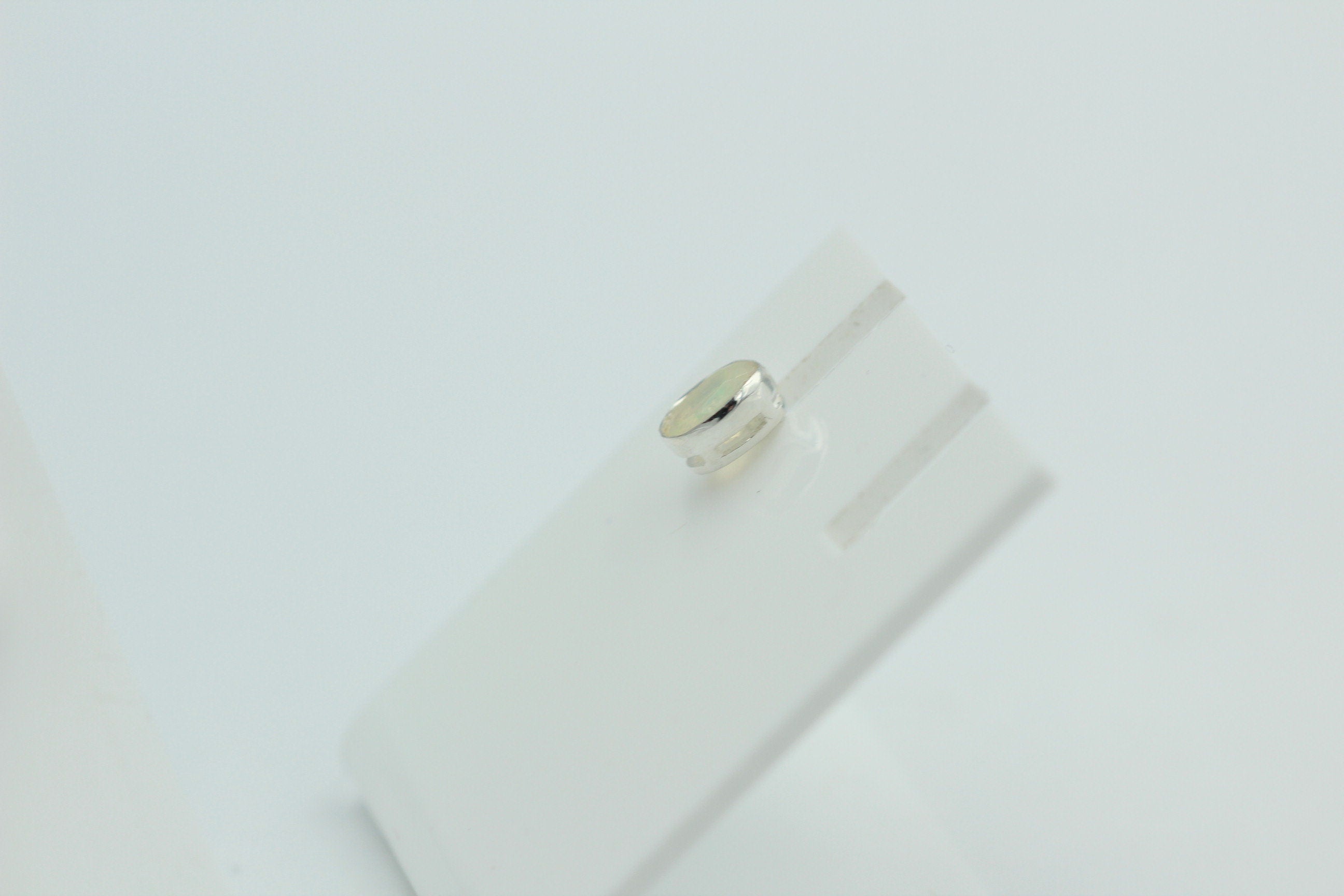 Edler 0,4 Carat Äthiopischer Opal Ohrstecker 925 Silber Welo Opal aus Äfrika