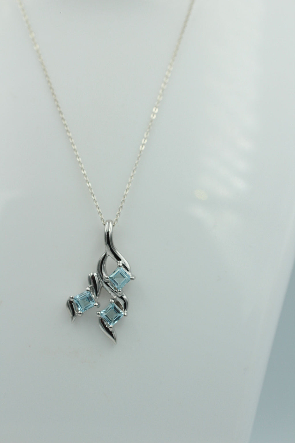 Edler 1,2 Carat Blautopas Anhänger 925 Silber Collier Kette Topasanhänger Top