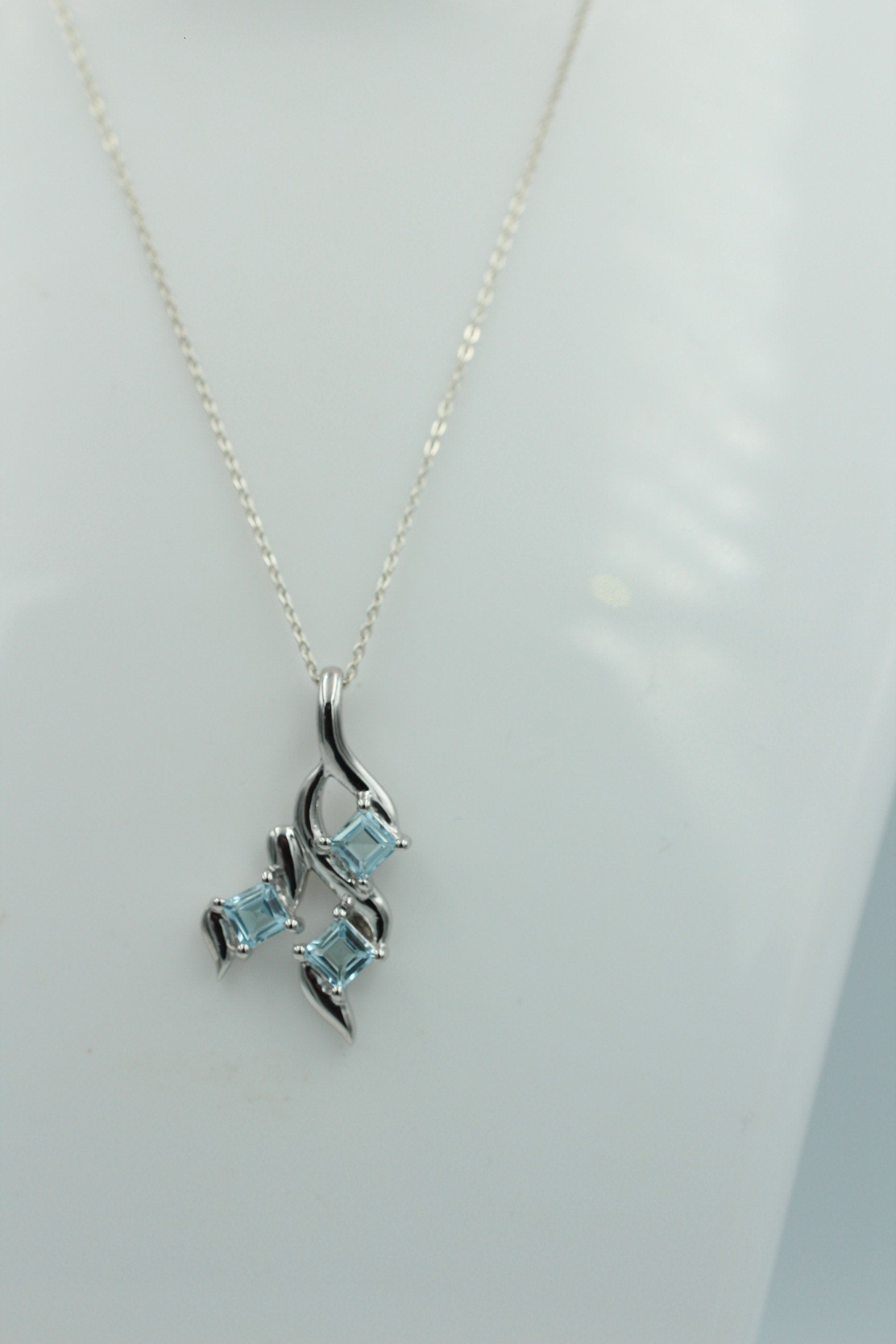 Edler 1,2 Carat Blautopas Anhänger 925 Silber Collier Kette Topasanhänger Top