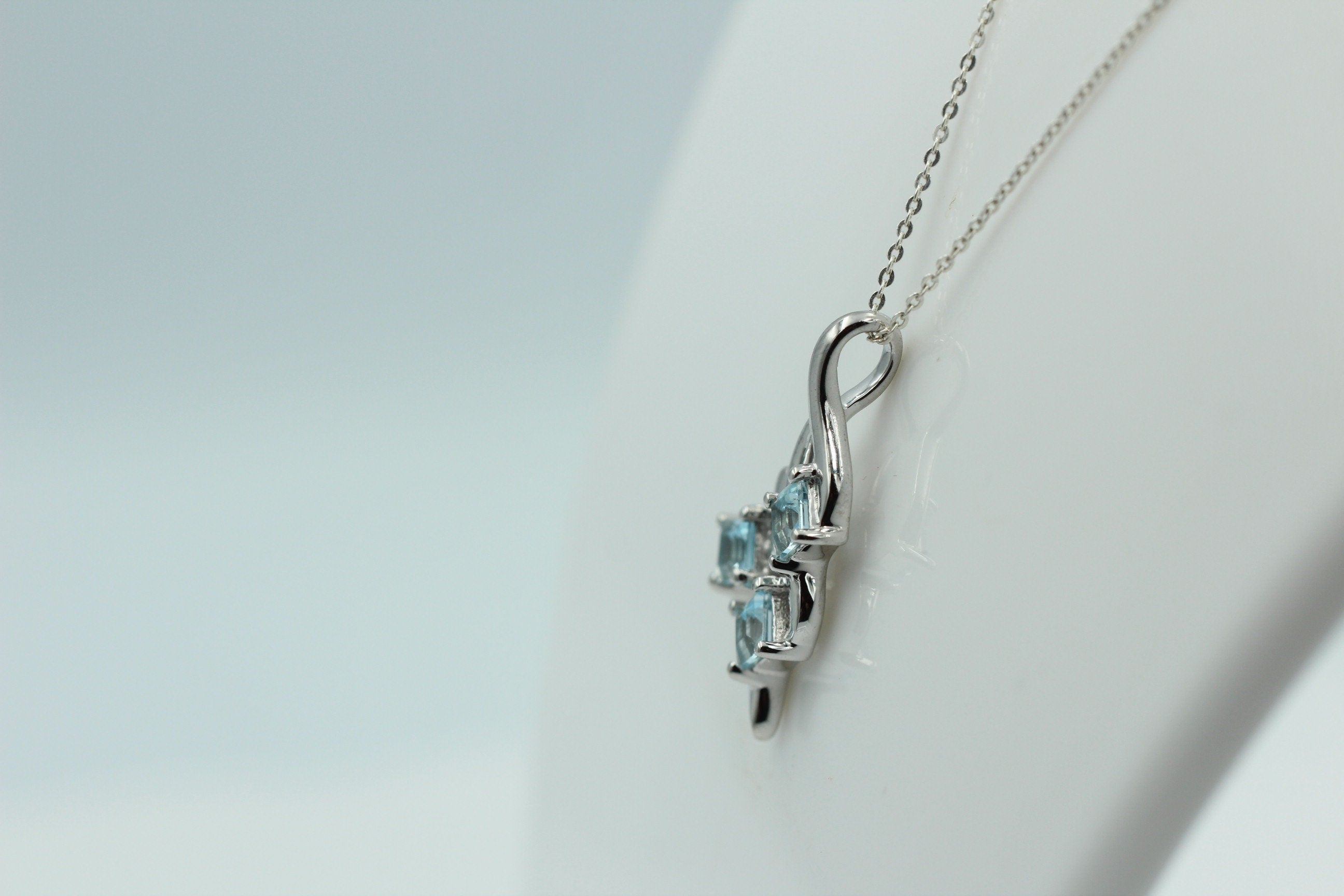 Edler 1,2 Carat Blautopas Anhänger 925 Silber Collier Kette Topasanhänger Top