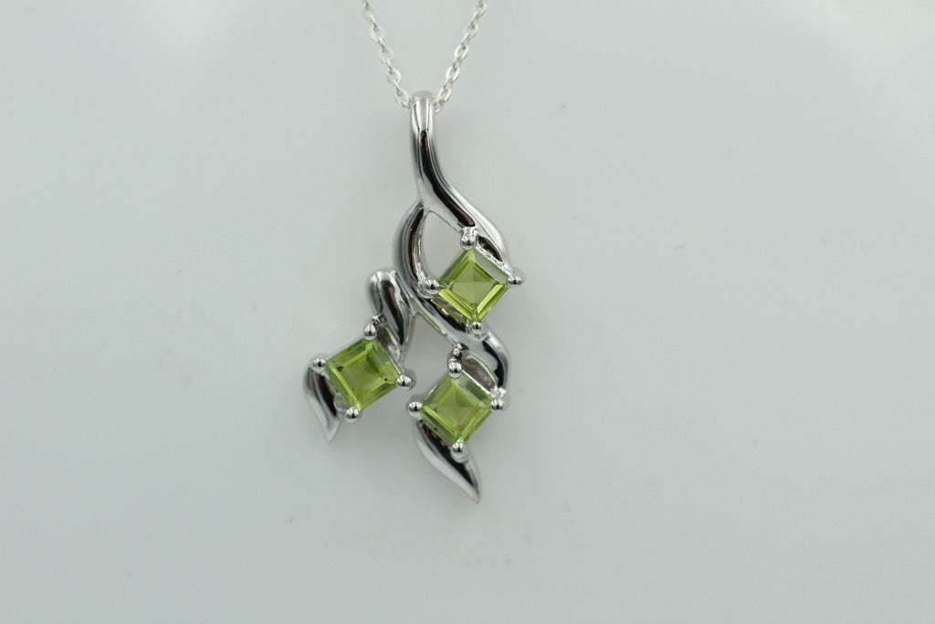 Edler 1,3 Carat Peridot Anhänger 925 Silber  Topasanhänger Top