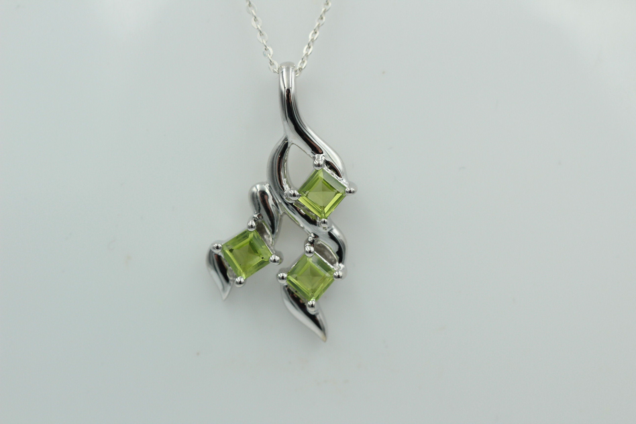 Edler 1,3 Carat Peridot Anhänger 925 Silber  Topasanhänger Top