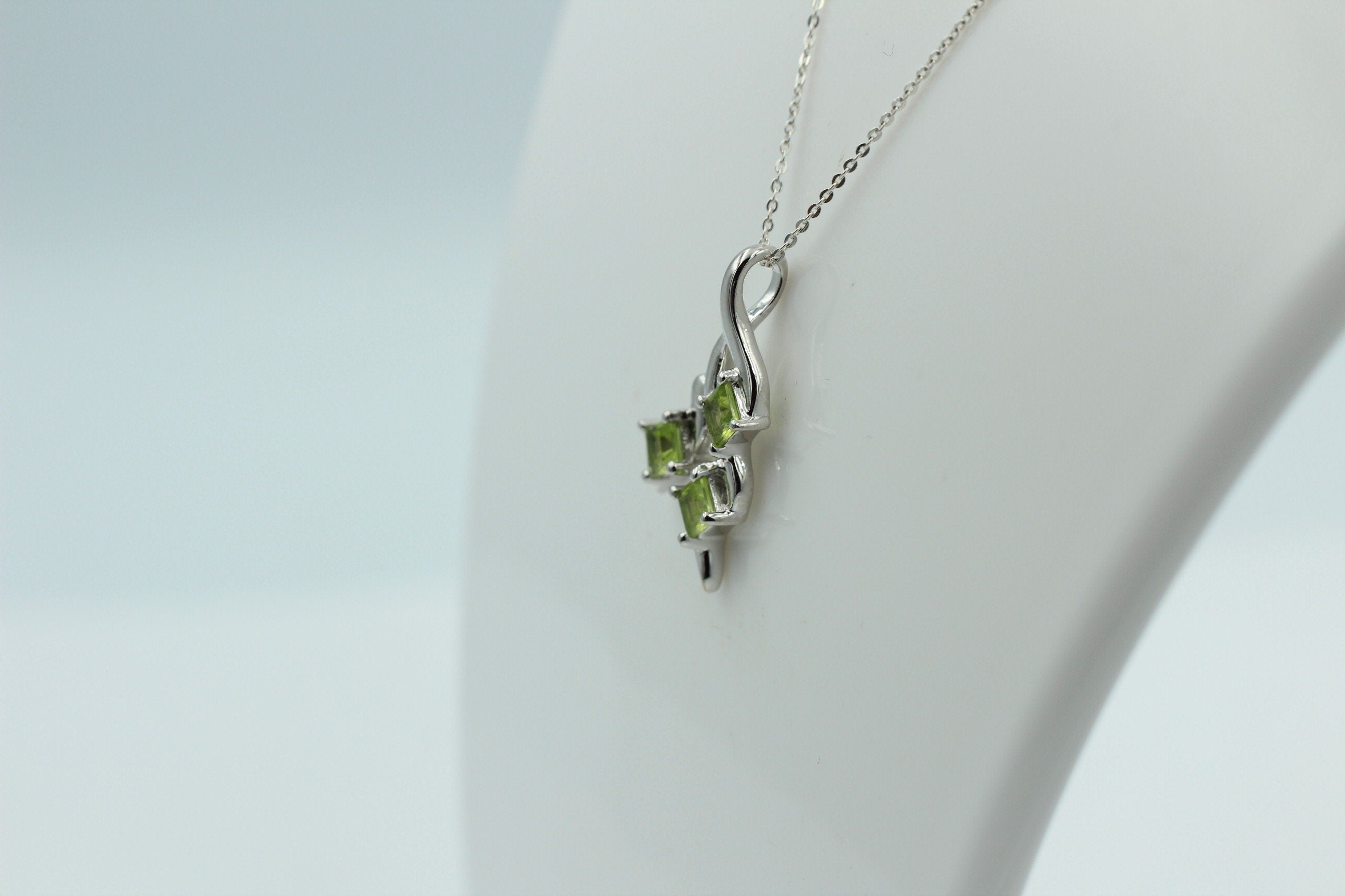 Edler 1,3 Carat Peridot Anhänger 925 Silber  Topasanhänger Top