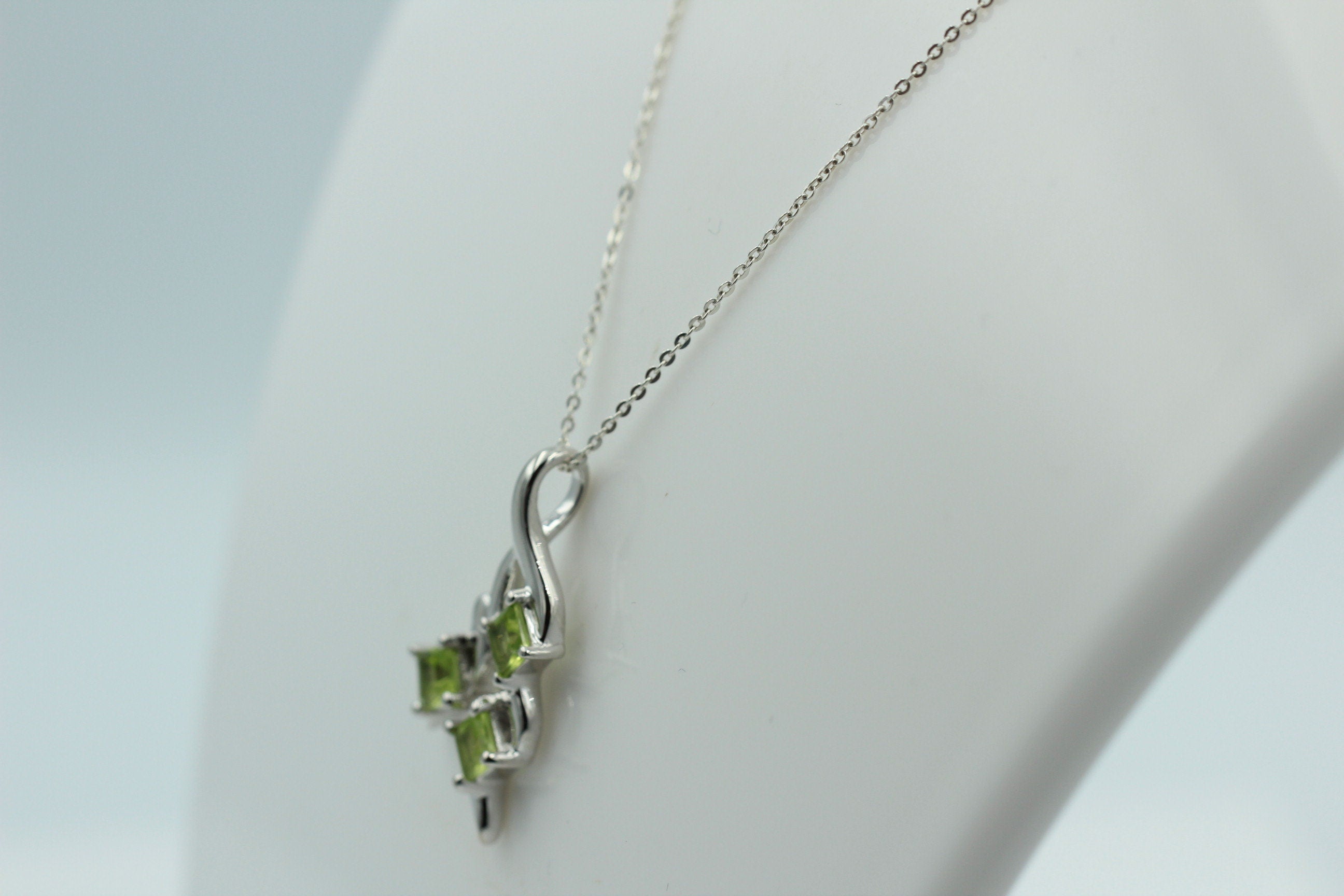 Edler 1,3 Carat Peridot Anhänger 925 Silber  Topasanhänger Top