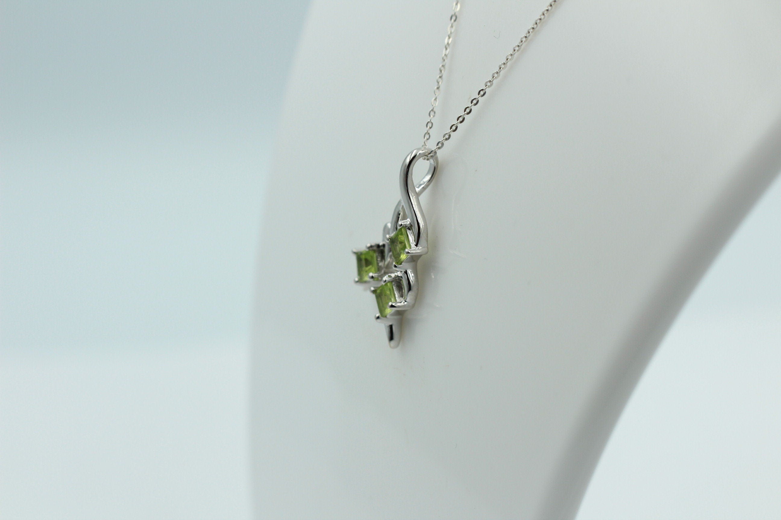Edler 1,3 Carat Peridot Anhänger 925 Silber  Topasanhänger Top