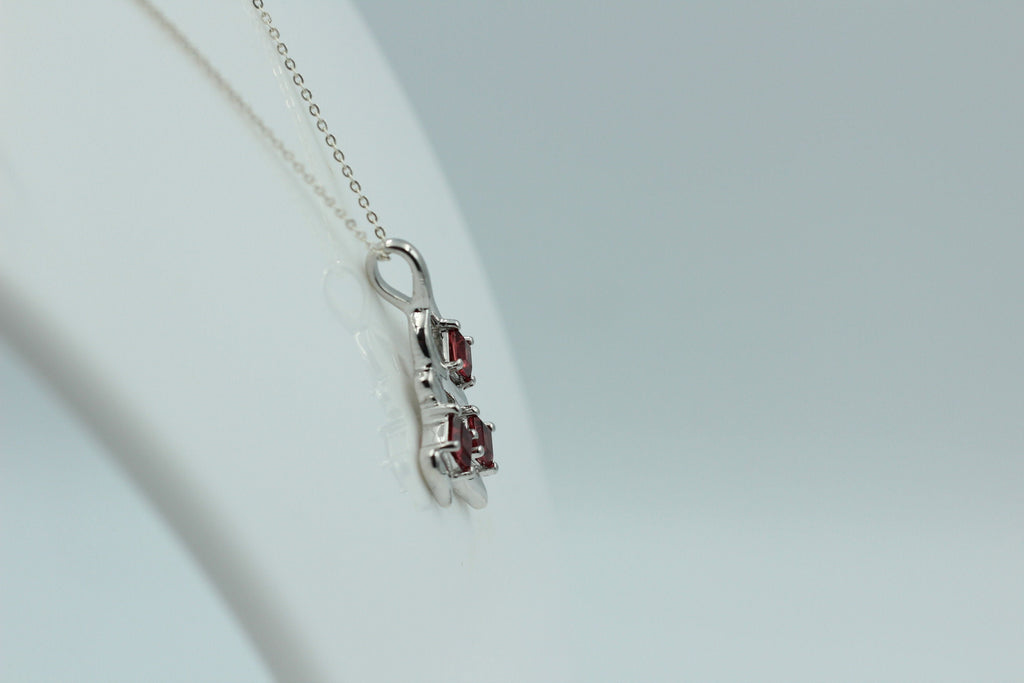 Edler 1,4 Carat Granat Anhänger 925 Silbe Granatanhänger blutroter Edelstein