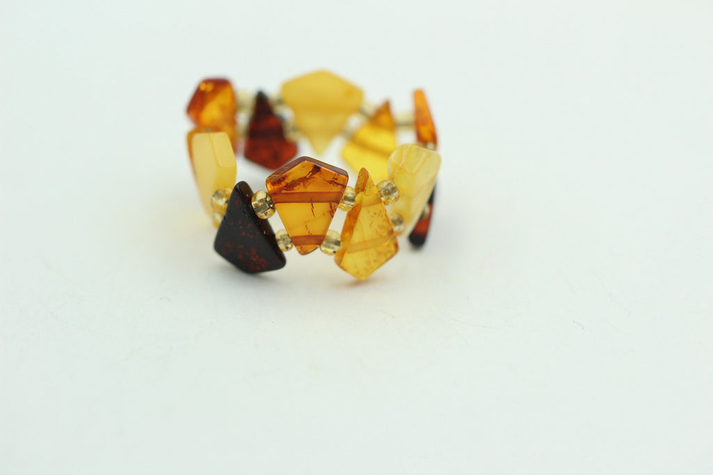 Bernstein Ring in verschiedenen Farben mit Gummiband aus Litauen