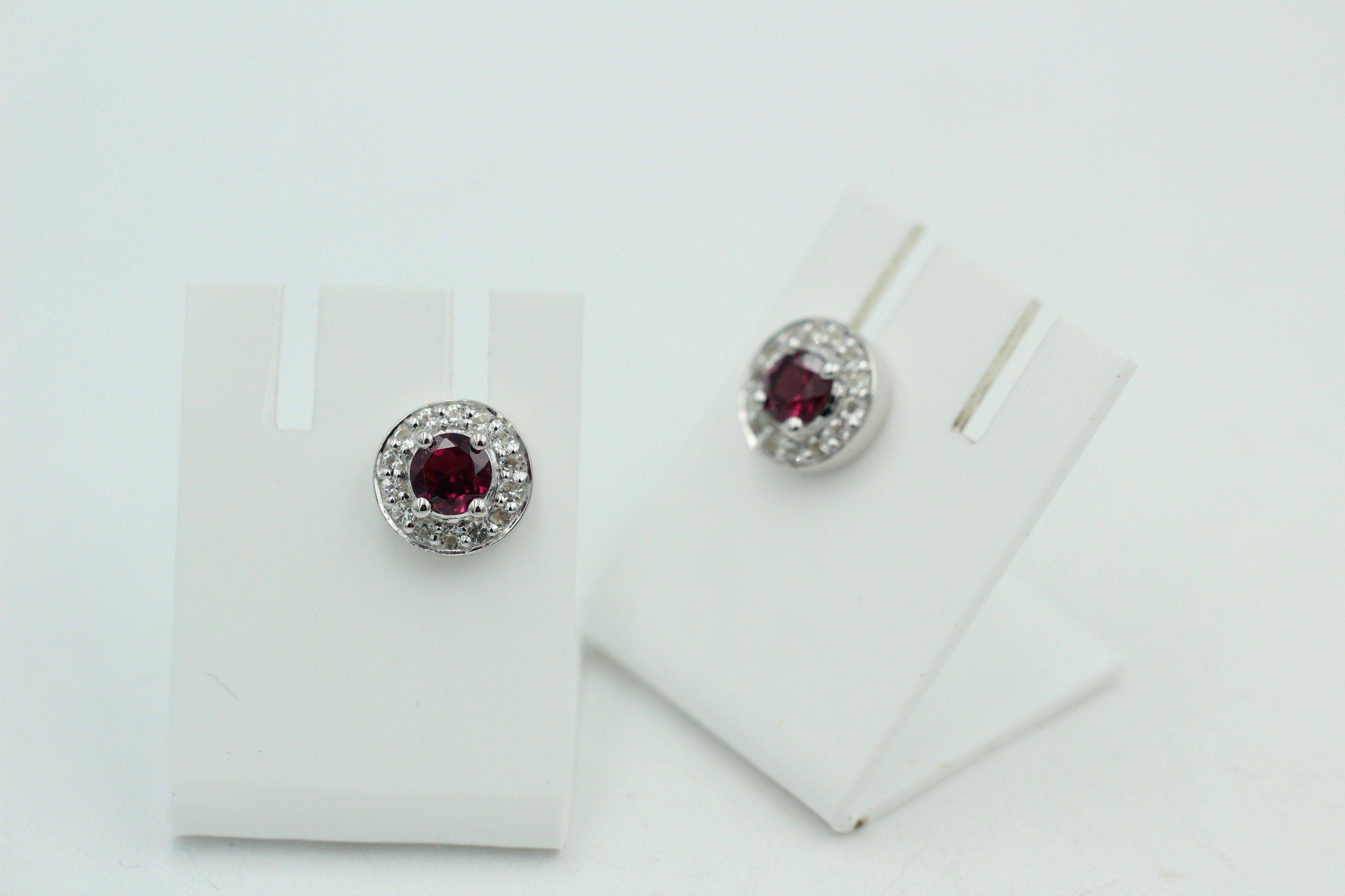 Edle 1,2 Carat Rhodolith Weißtopas Ohrstecker 925 Silber Ohrring Granatart