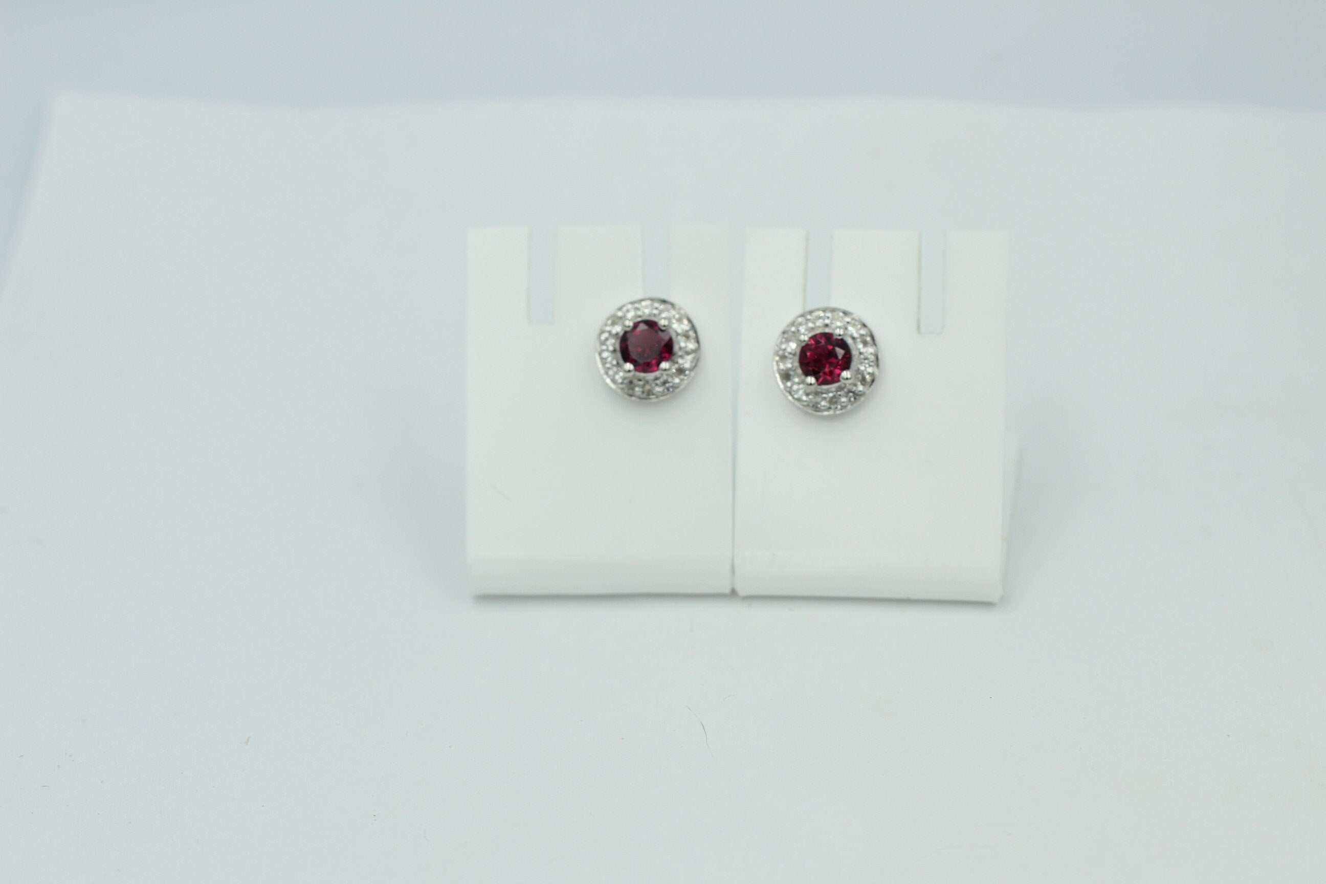 Edle 1,2 Carat Rhodolith Weißtopas Ohrstecker 925 Silber Ohrring Granatart