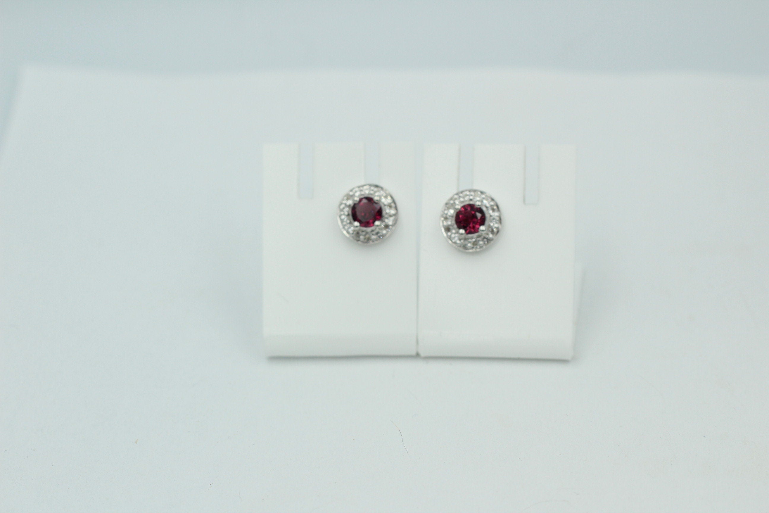 Edle 1,2 Carat Rhodolith Weißtopas Ohrstecker 925 Silber Ohrring Granatart