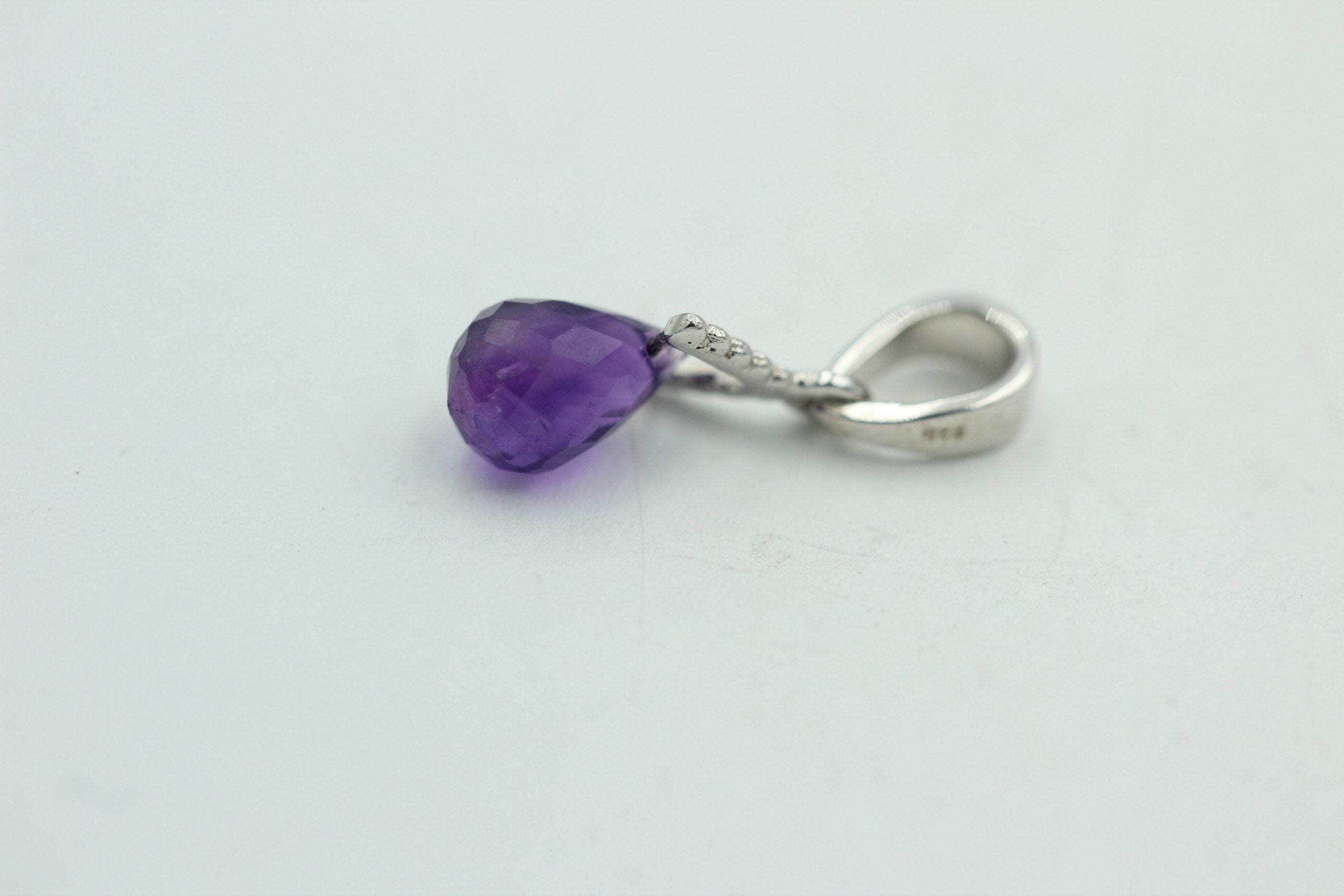Edler 2,25 Carat Amethyst Anhänger in Briolette Schliff 925 Silber Designanhänger