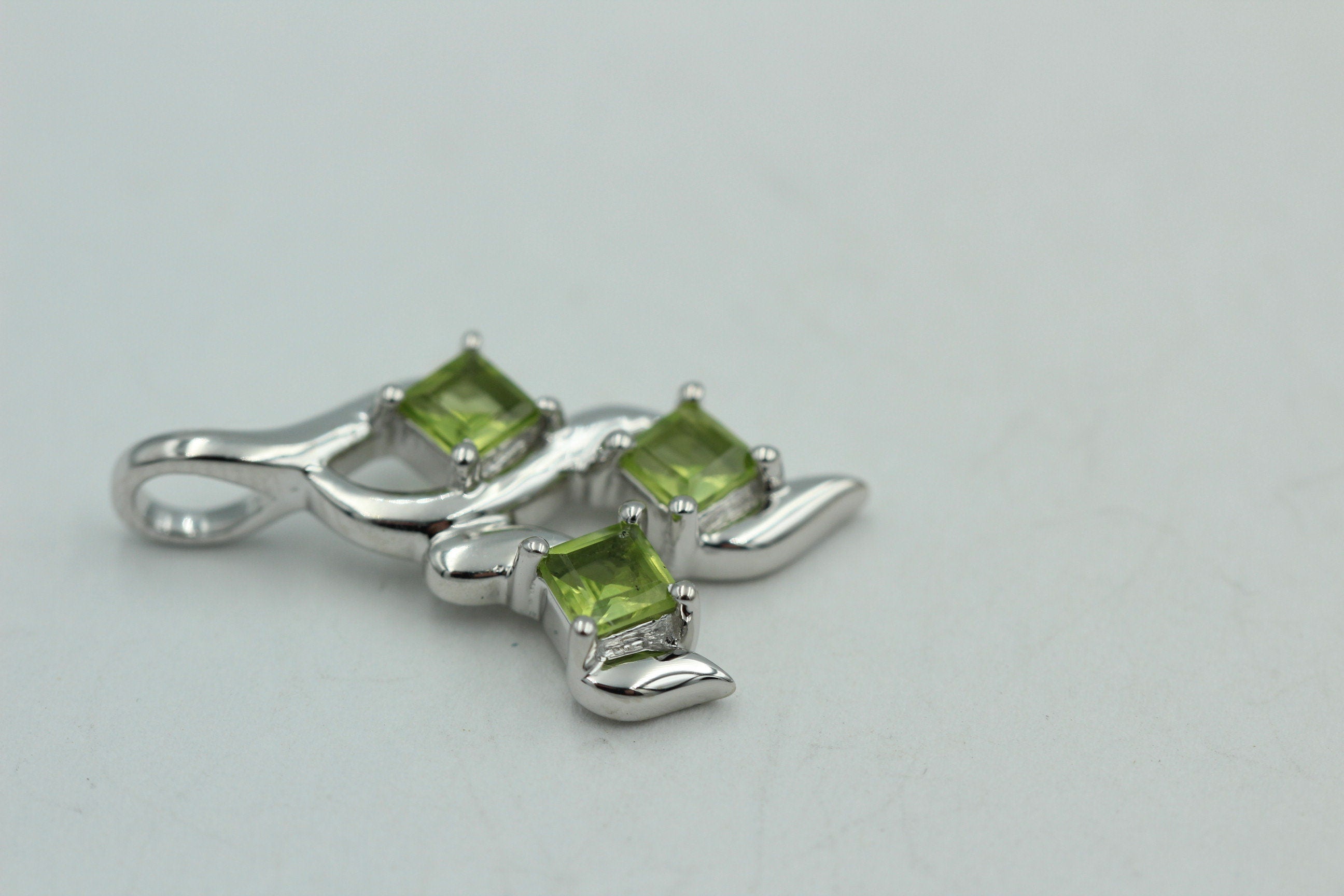 Edler 1,3 Carat Peridot Anhänger 925 Silber  Topasanhänger Top