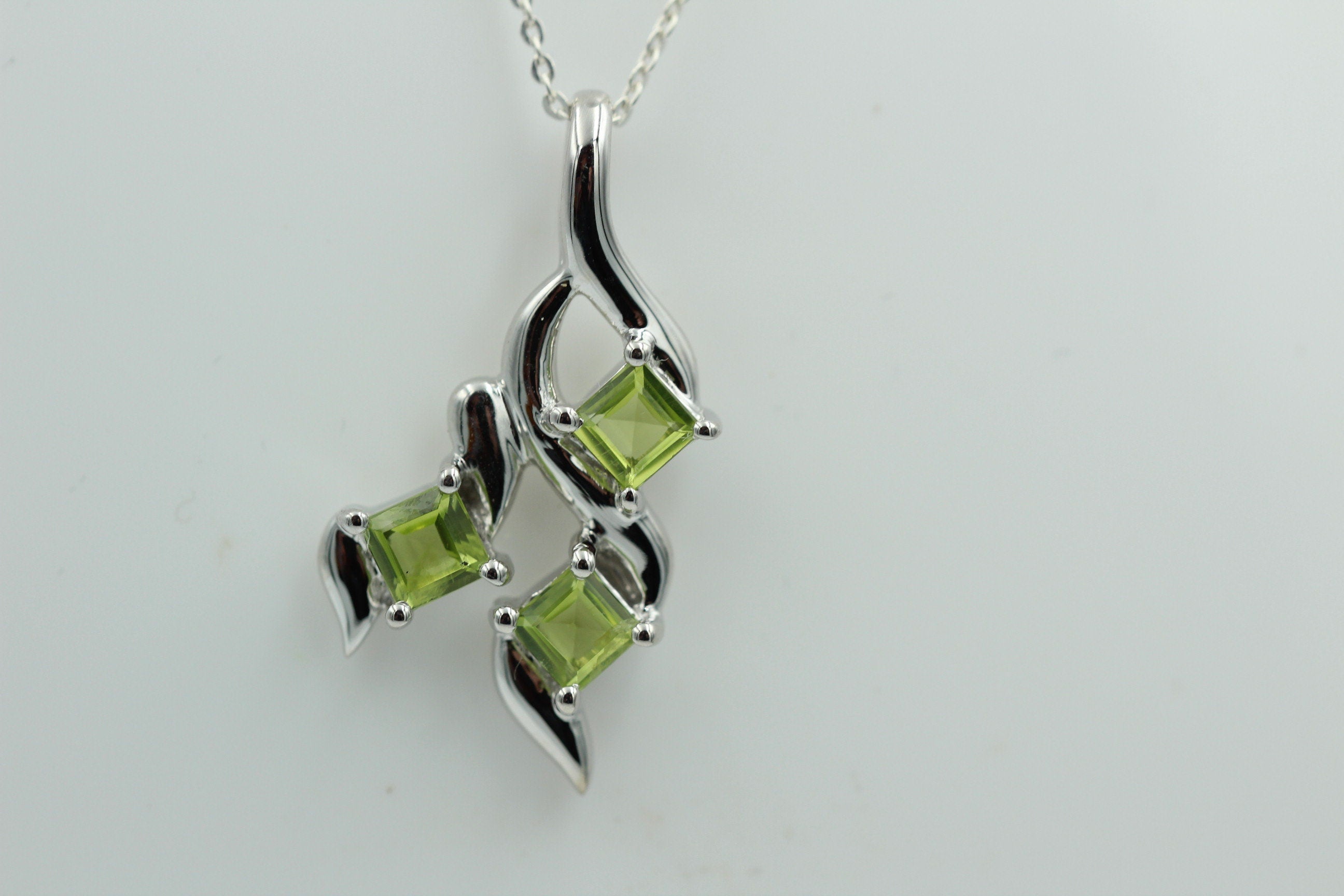 Edler 1,3 Carat Peridot Anhänger 925 Silber  Topasanhänger Top