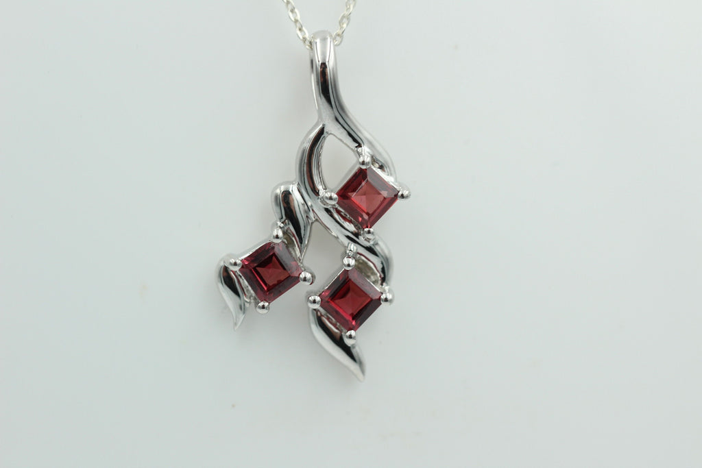 Edler 1,4 Carat Granat Anhänger 925 Silbe Granatanhänger blutroter Edelstein