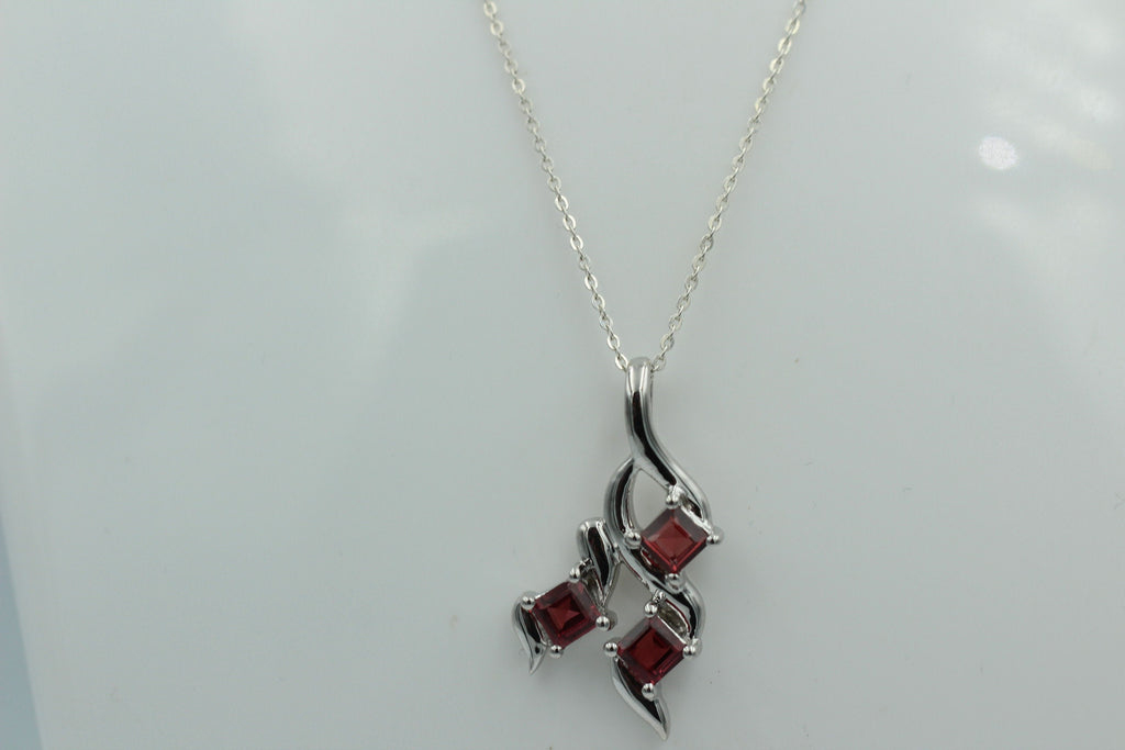 Edler 1,4 Carat Granat Anhänger 925 Silbe Granatanhänger blutroter Edelstein