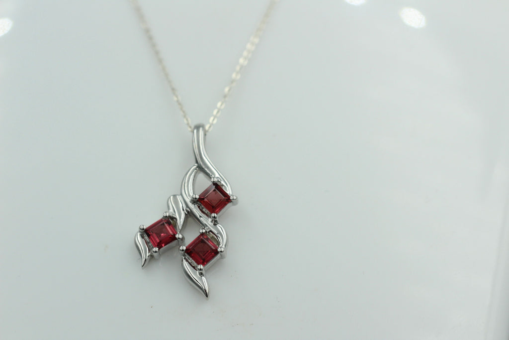 Edler 1,4 Carat Granat Anhänger 925 Silbe Granatanhänger blutroter Edelstein