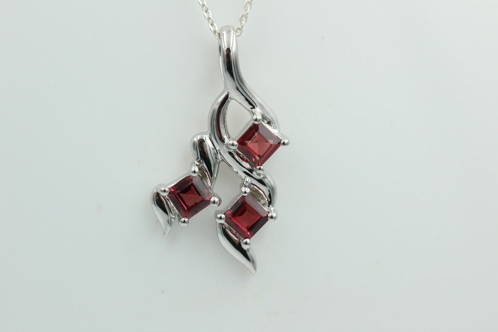 Edler 1,4 Carat Granat Anhänger 925 Silbe Granatanhänger blutroter Edelstein