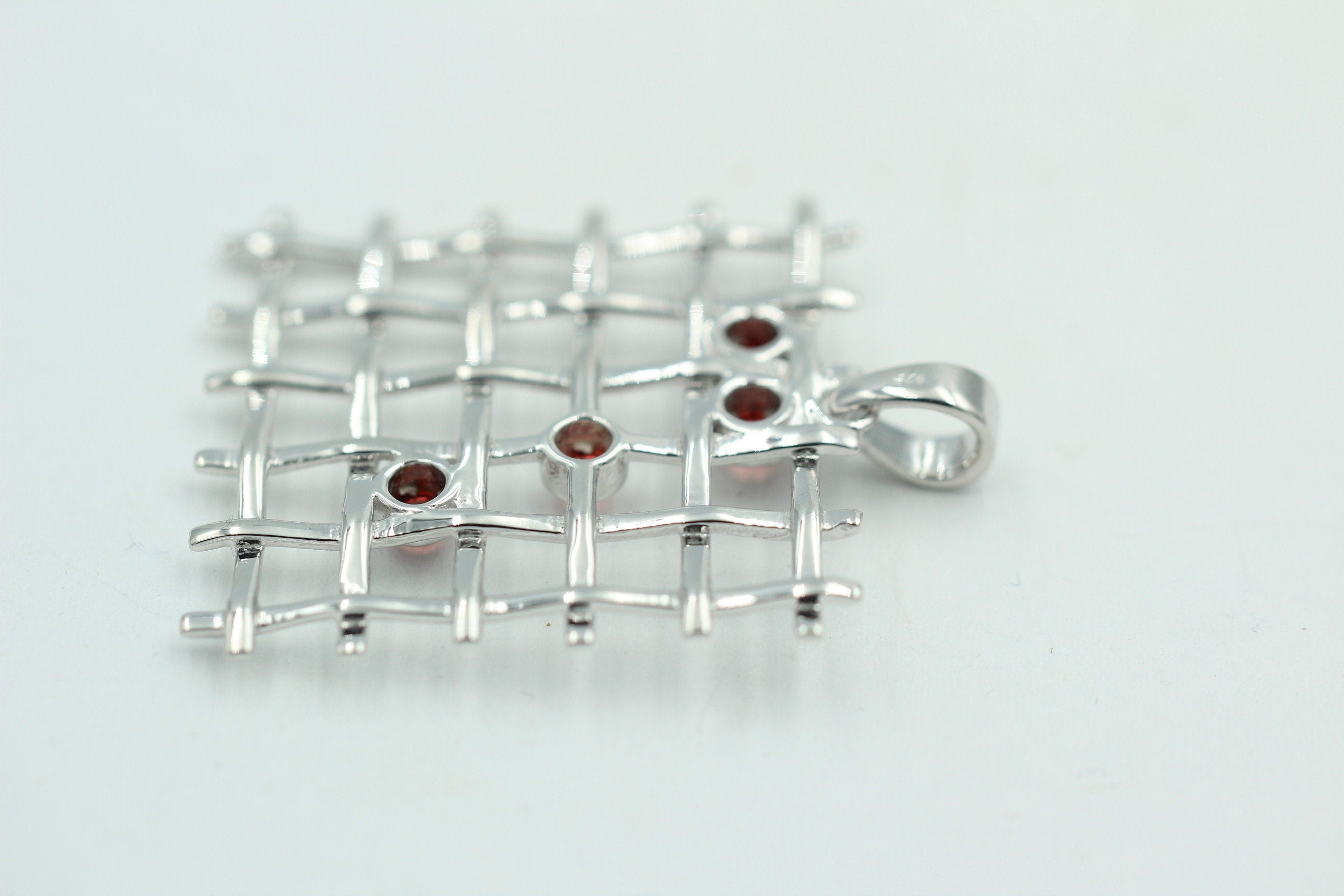 Design pur 0,60 Carat Granat Cabochon Anhänger 925 Silber Gitter