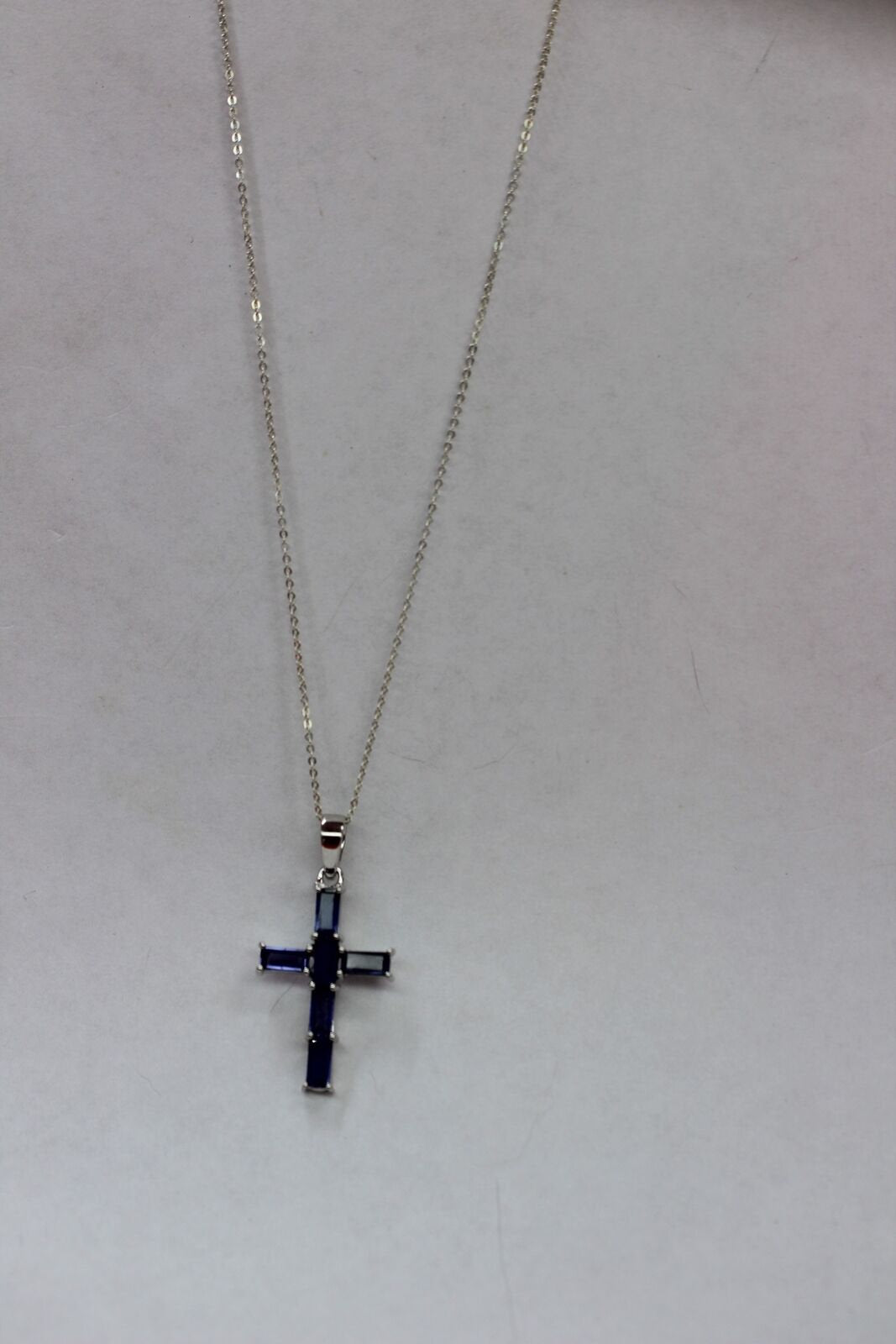Edler 2,42 Carat Iolith Kreuzanhänger 925 Silber Colier Kette Wassersaphir
