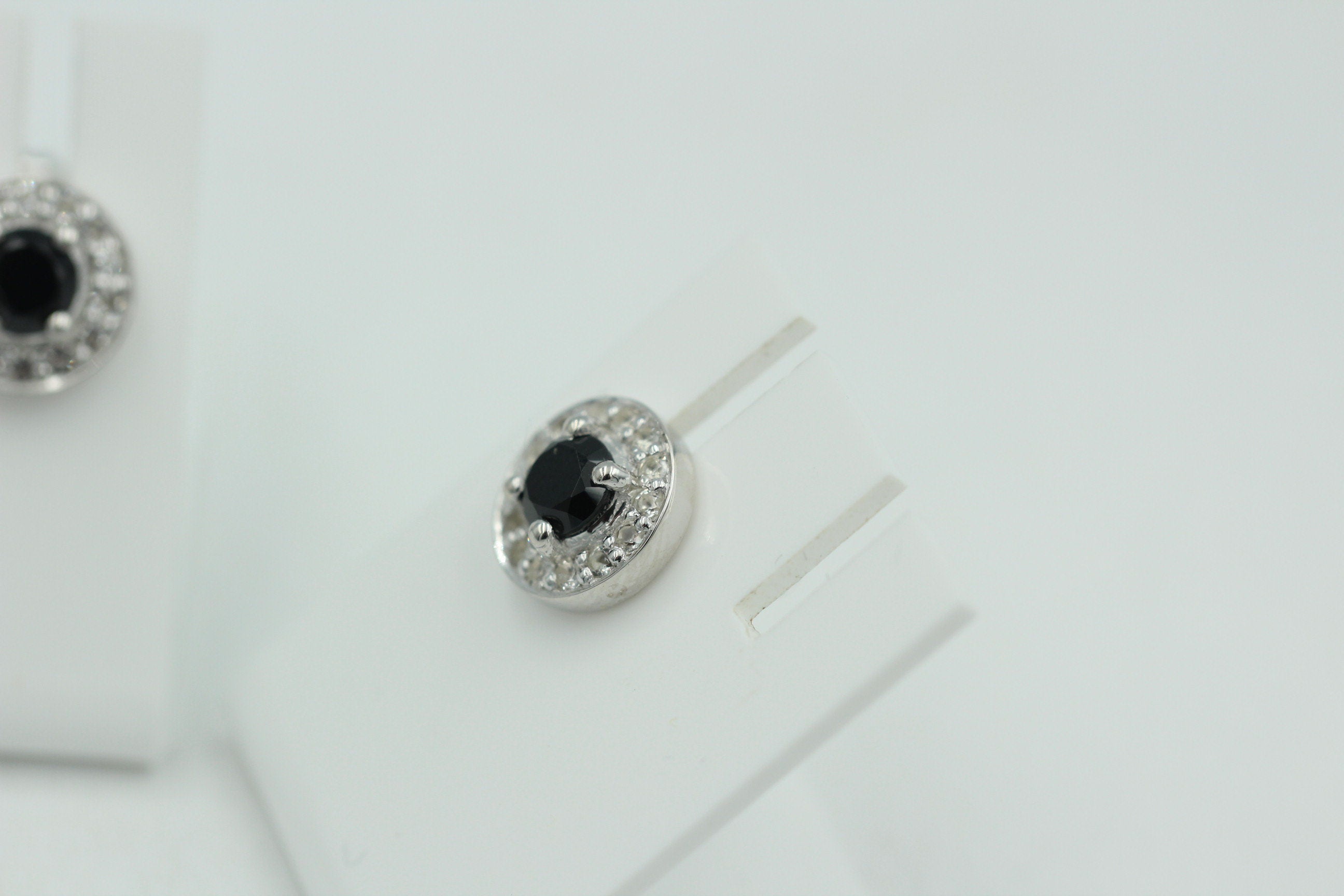 Edle 1,2 Carat schwarzer Spinell Weißtopas Ohrstecker 925 Silber Ohrring