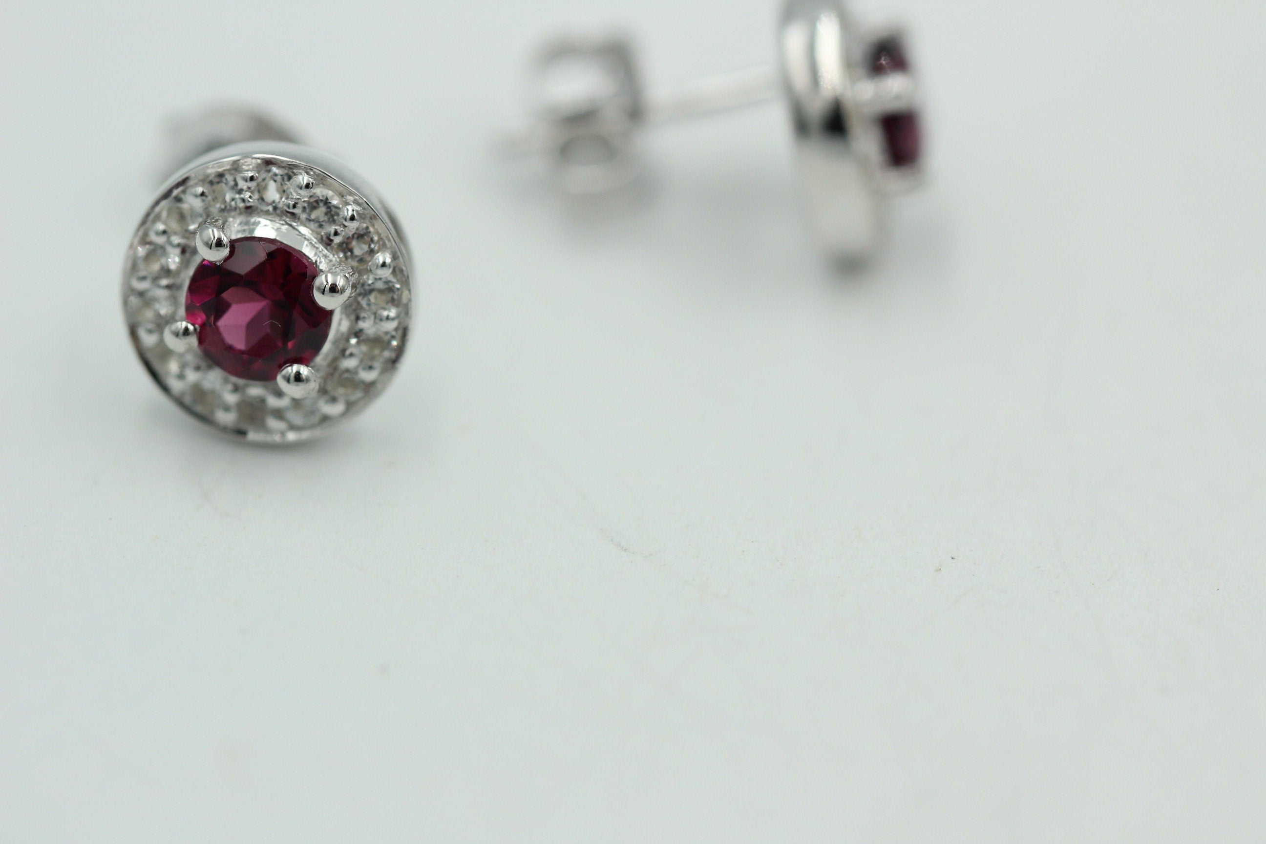 Edle 1,2 Carat Rhodolith Weißtopas Ohrstecker 925 Silber Ohrring Granatart