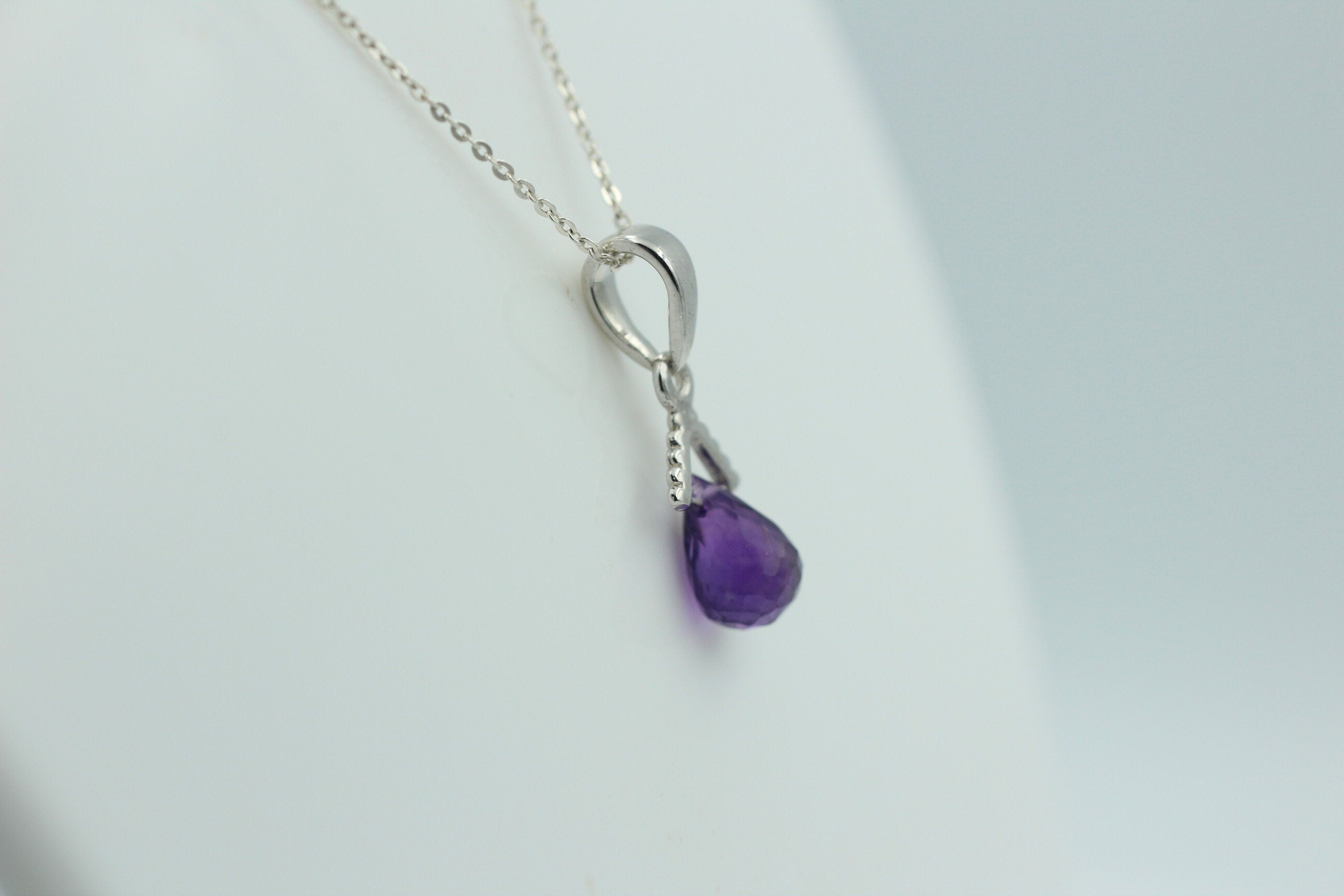 Edler 2,25 Carat Amethyst Anhänger in Briolette Schliff 925 Silber Designanhänger