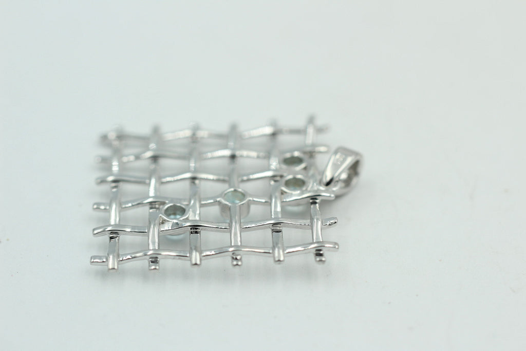 Design pur 0,65 Carat Blautopas Cabochon Anhänger 925 Silber Gitter Design Topasschmuck