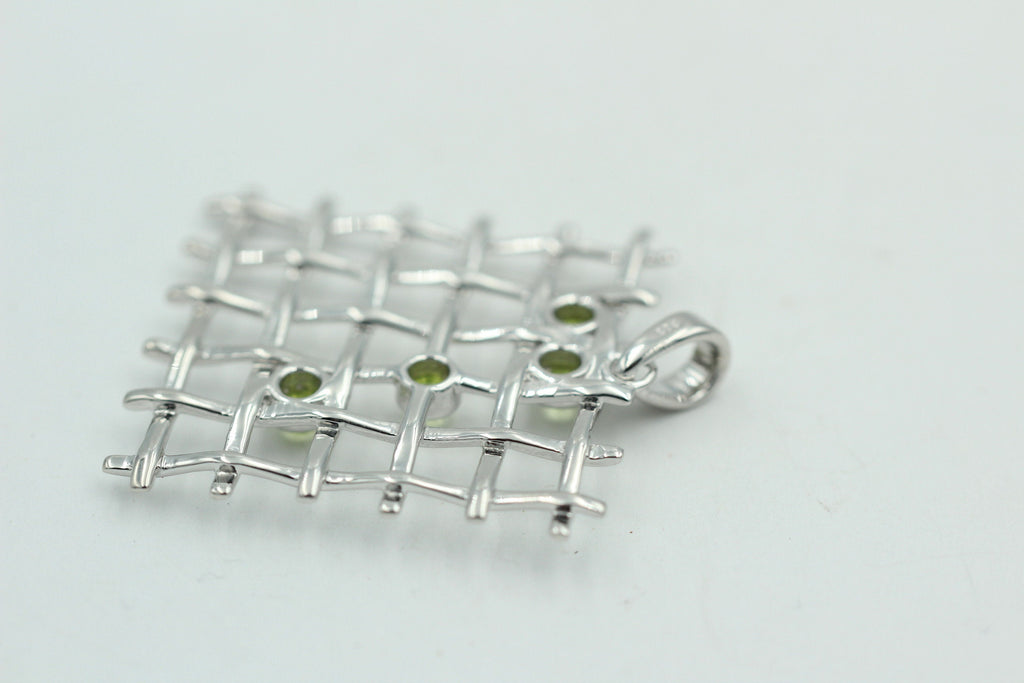 Design pur 0,60 Carat Peridot Cabochon Anhänger 925 Silber Gitter