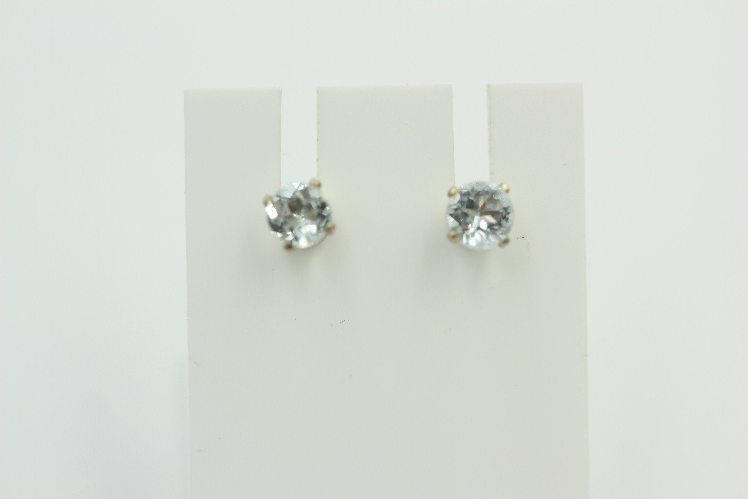 0,45 Carat echter Aquamarin Ohrstecker 925 Sterling Silber