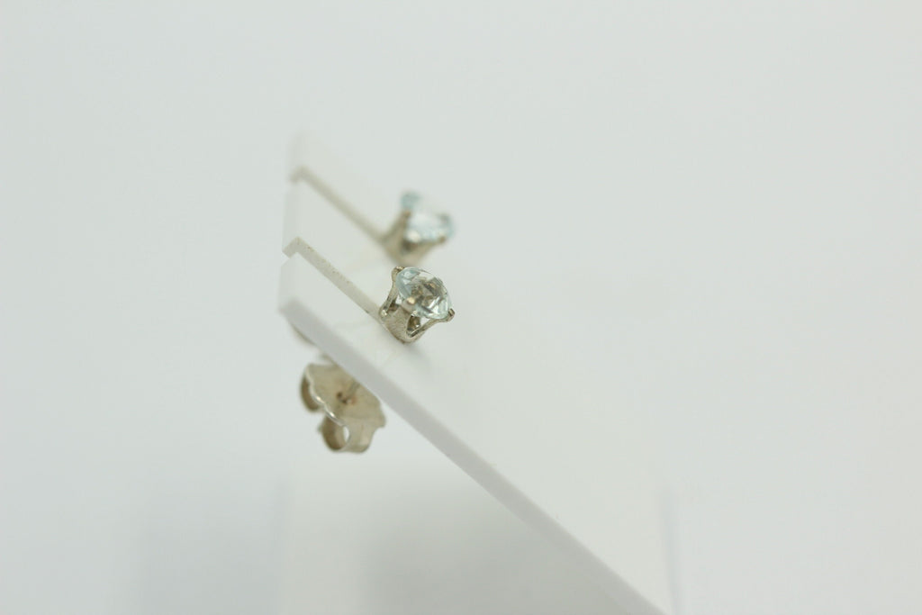 0,45 Carat echter Aquamarin Ohrstecker 925 Sterling Silber