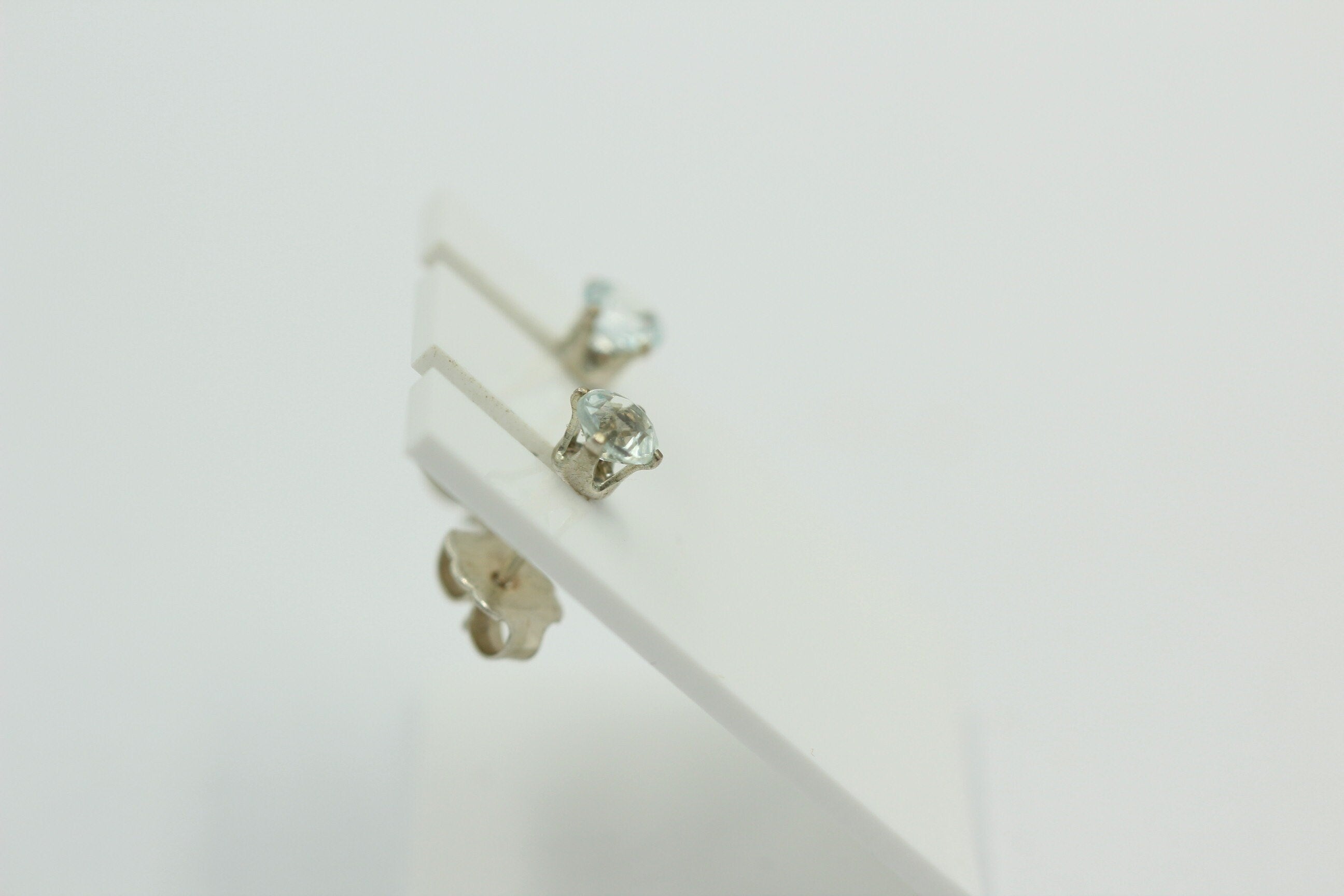0,45 Carat echter Aquamarin Ohrstecker 925 Sterling Silber