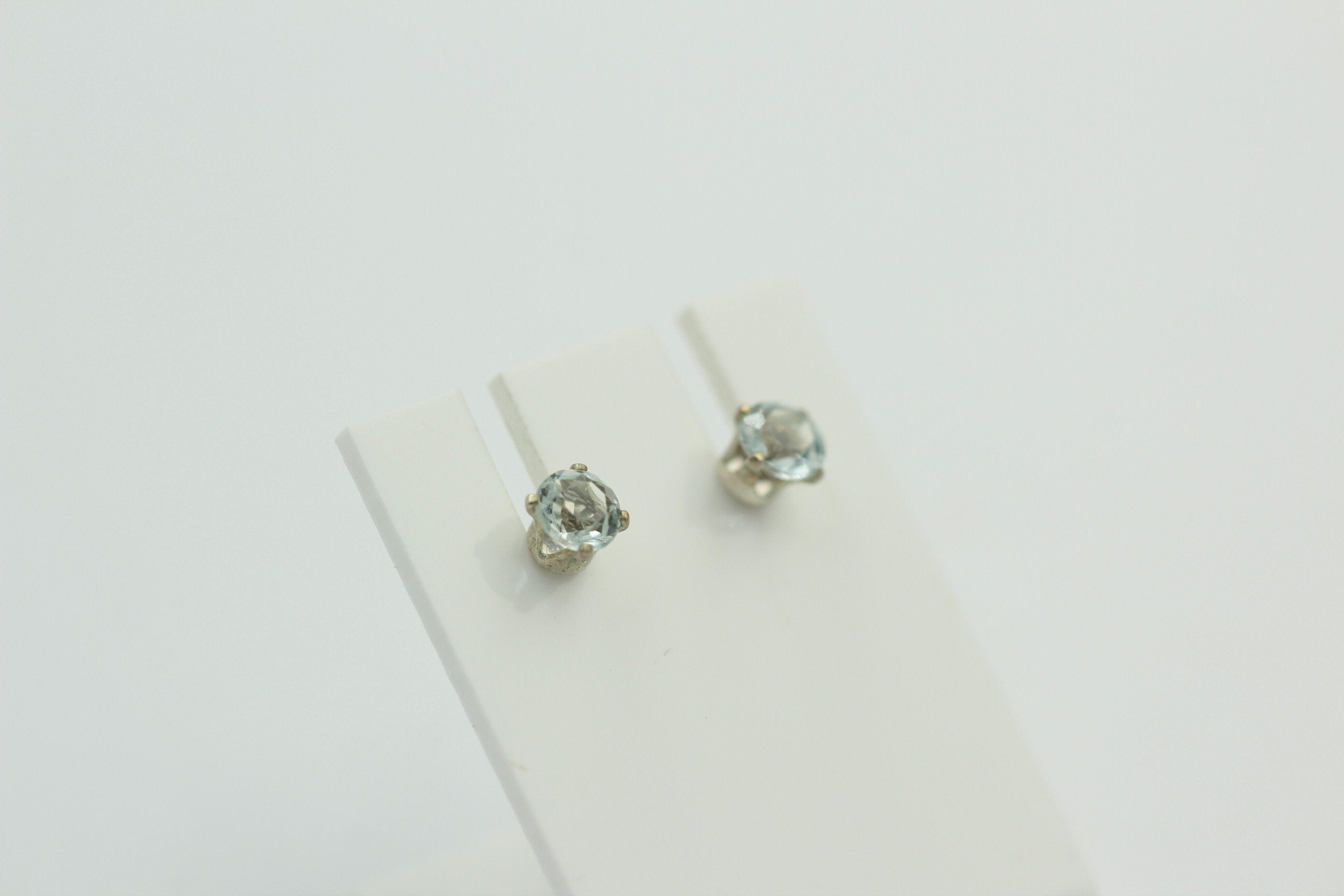 0,45 Carat echter Aquamarin Ohrstecker 925 Sterling Silber