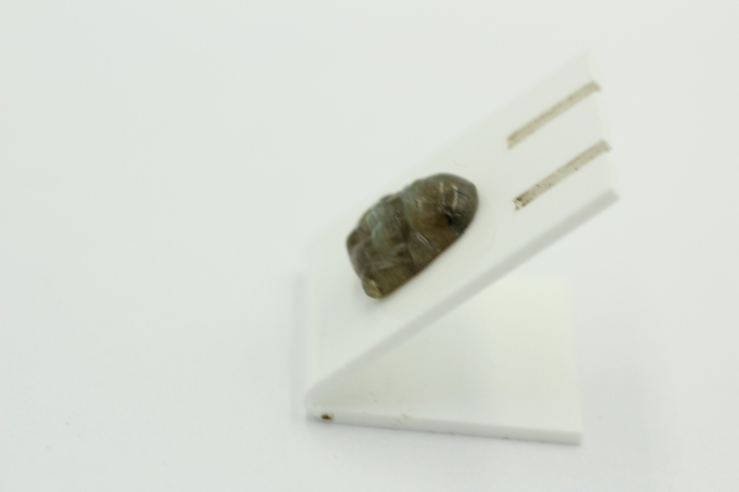 Budha Kopf Labradorit geschnitzer Edelsteinkopf 1,3 x 1,3 cm Edelstein