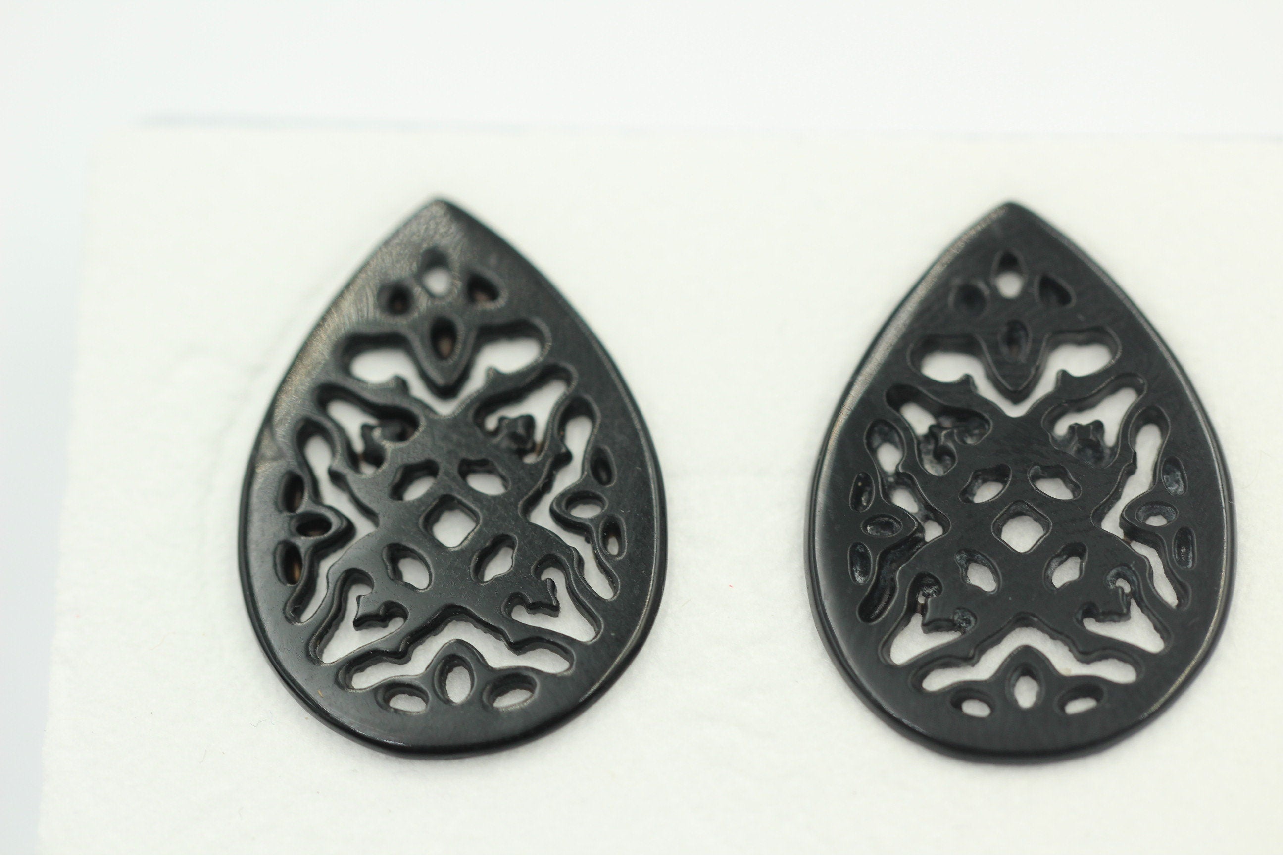 2 x schwarzer Onyx graviert ca 24 x 17 mm für Ohrschmuck etc
