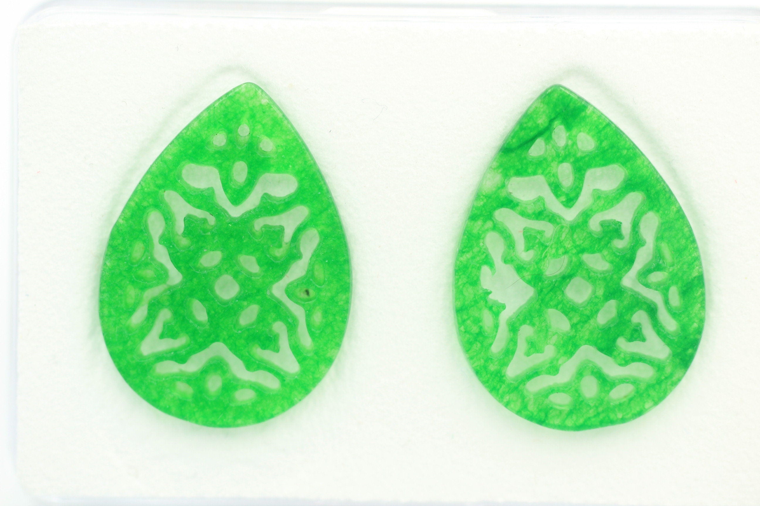 2 x Grüner Achat graviert ca 24 x 17 mm für Ohrschmuck etc