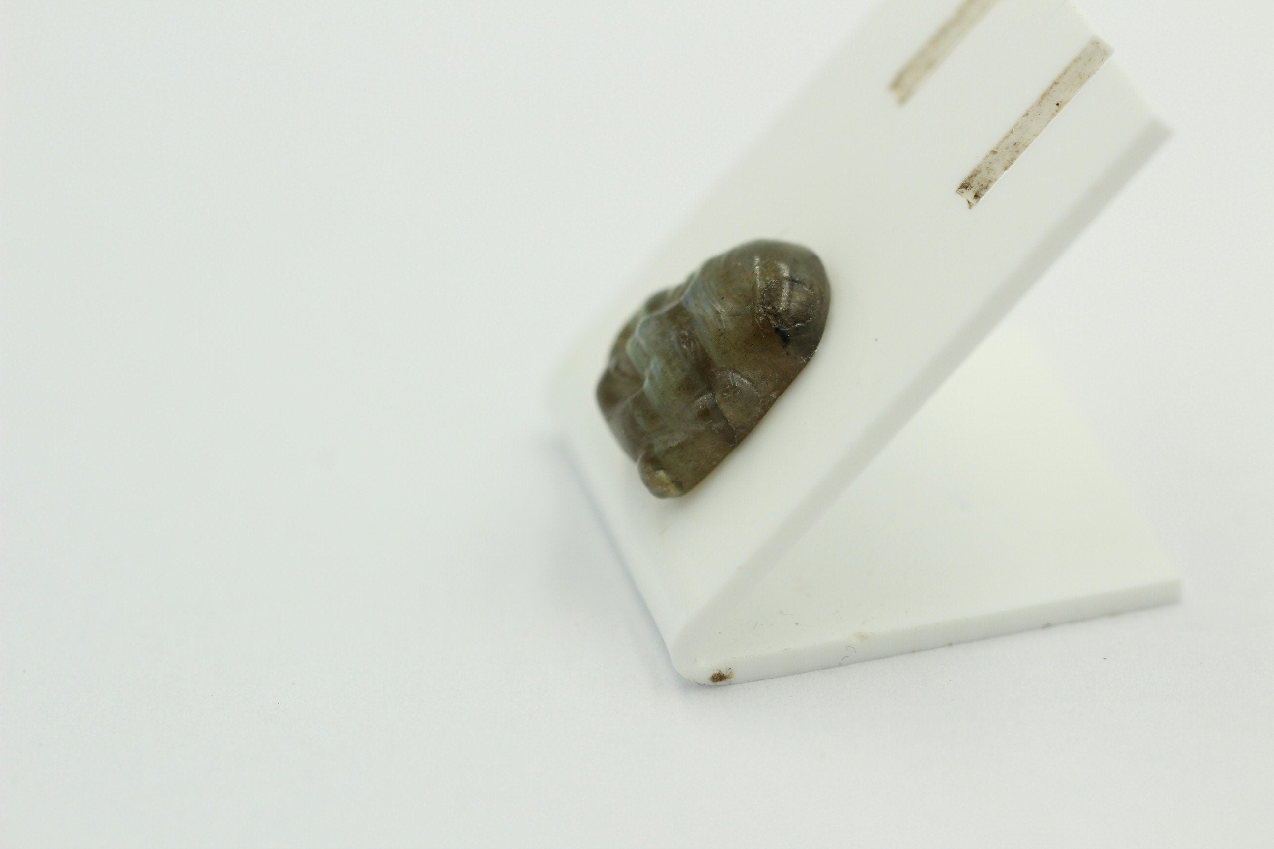 Budha Kopf Labradorit geschnitzer Edelsteinkopf 1,3 x 1,3 cm Edelstein