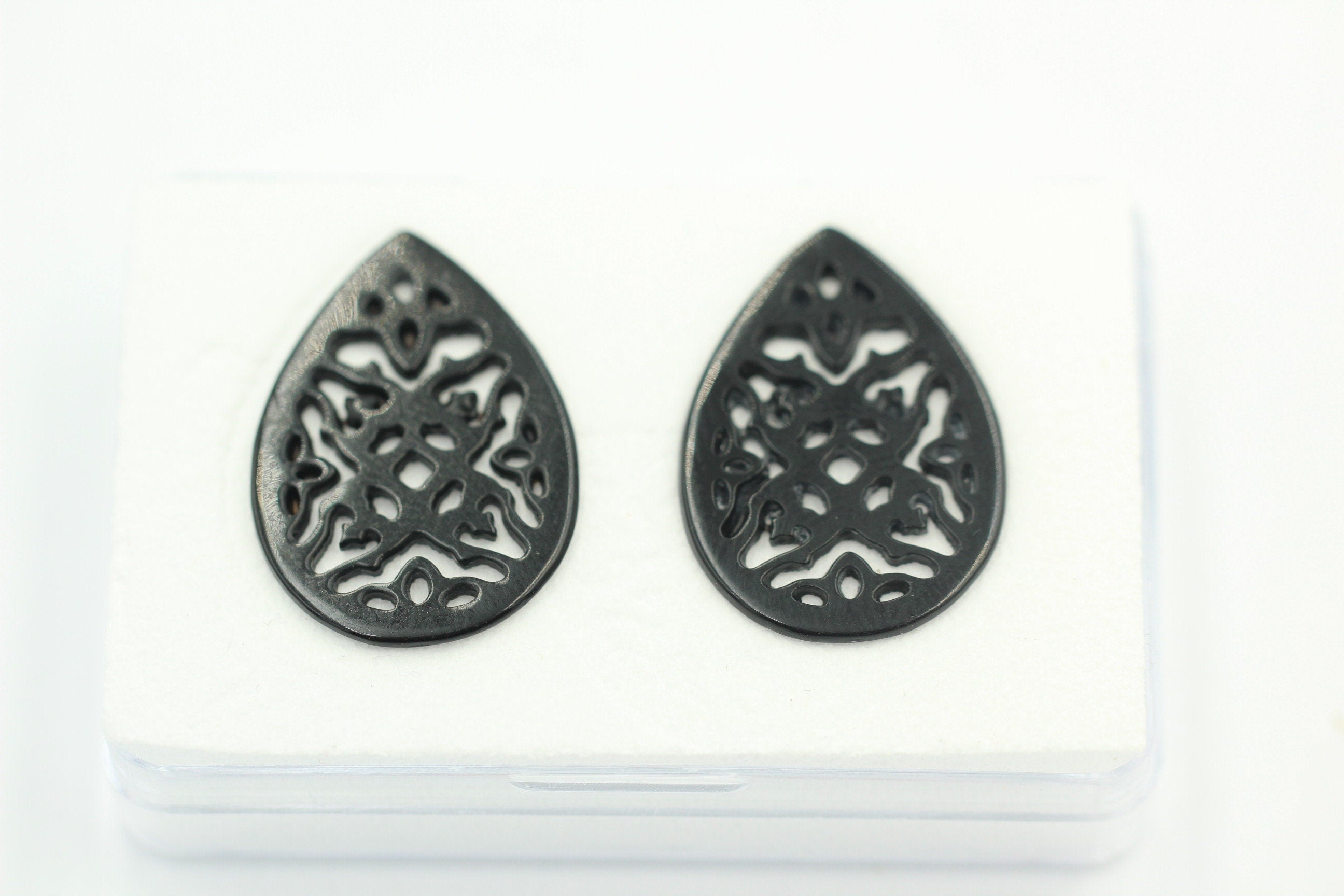 2 x schwarzer Onyx graviert ca 24 x 17 mm für Ohrschmuck etc