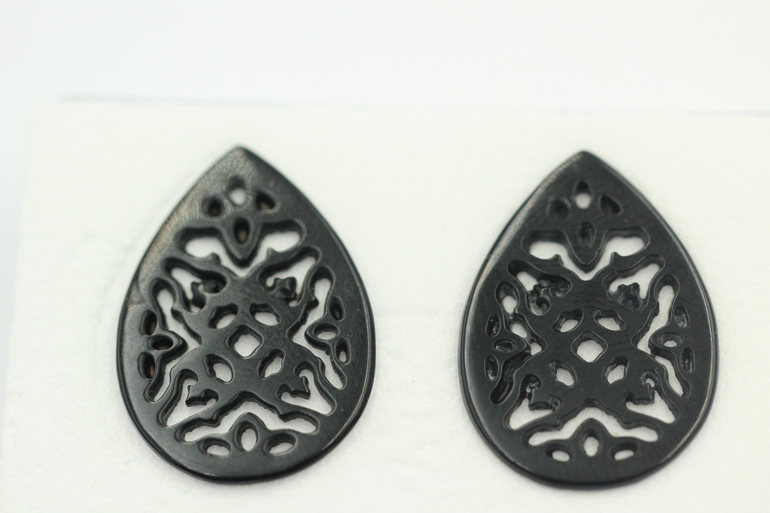 2 x schwarzer Onyx graviert ca 24 x 17 mm für Ohrschmuck etc